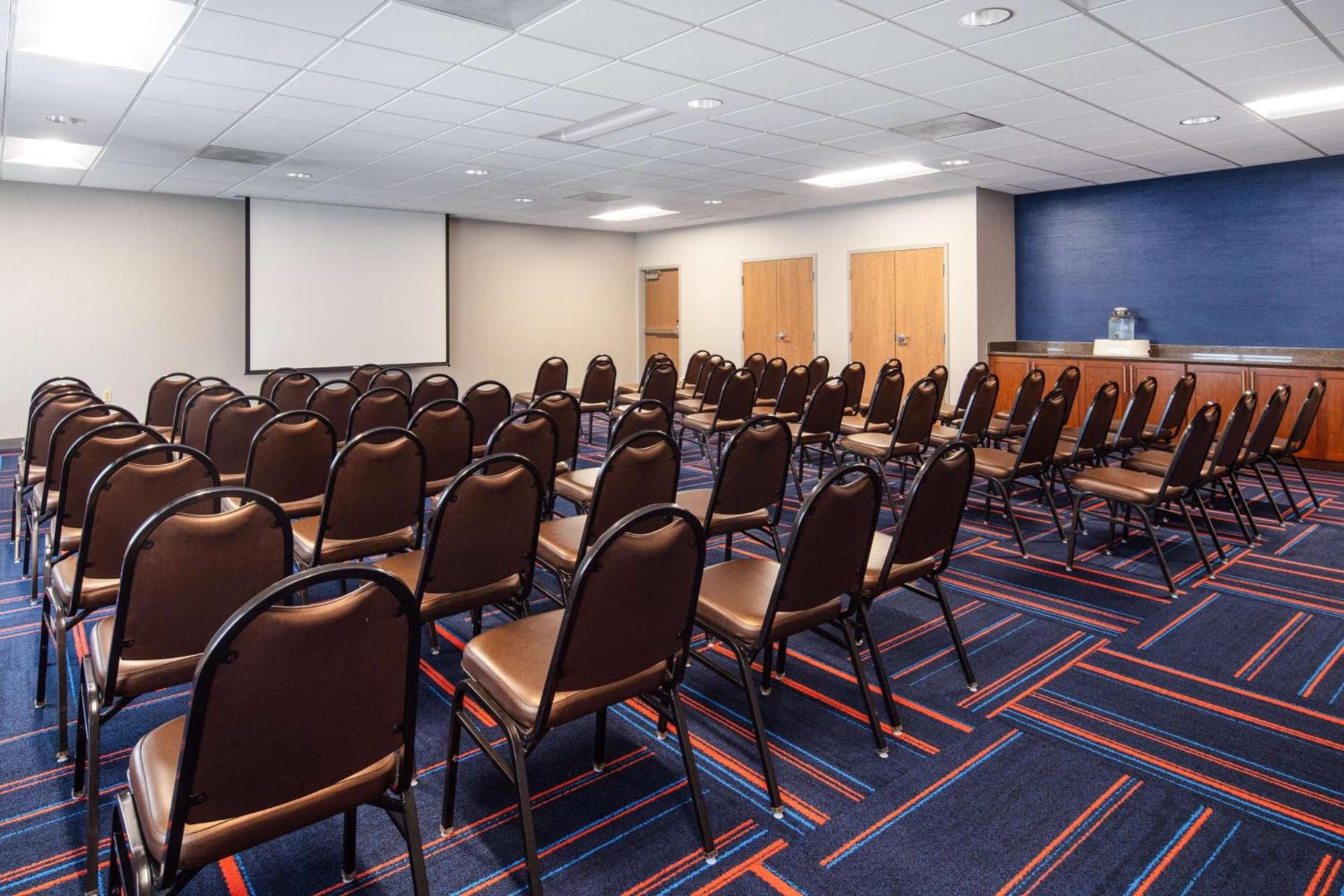 Hampton Inn Medford photo 16