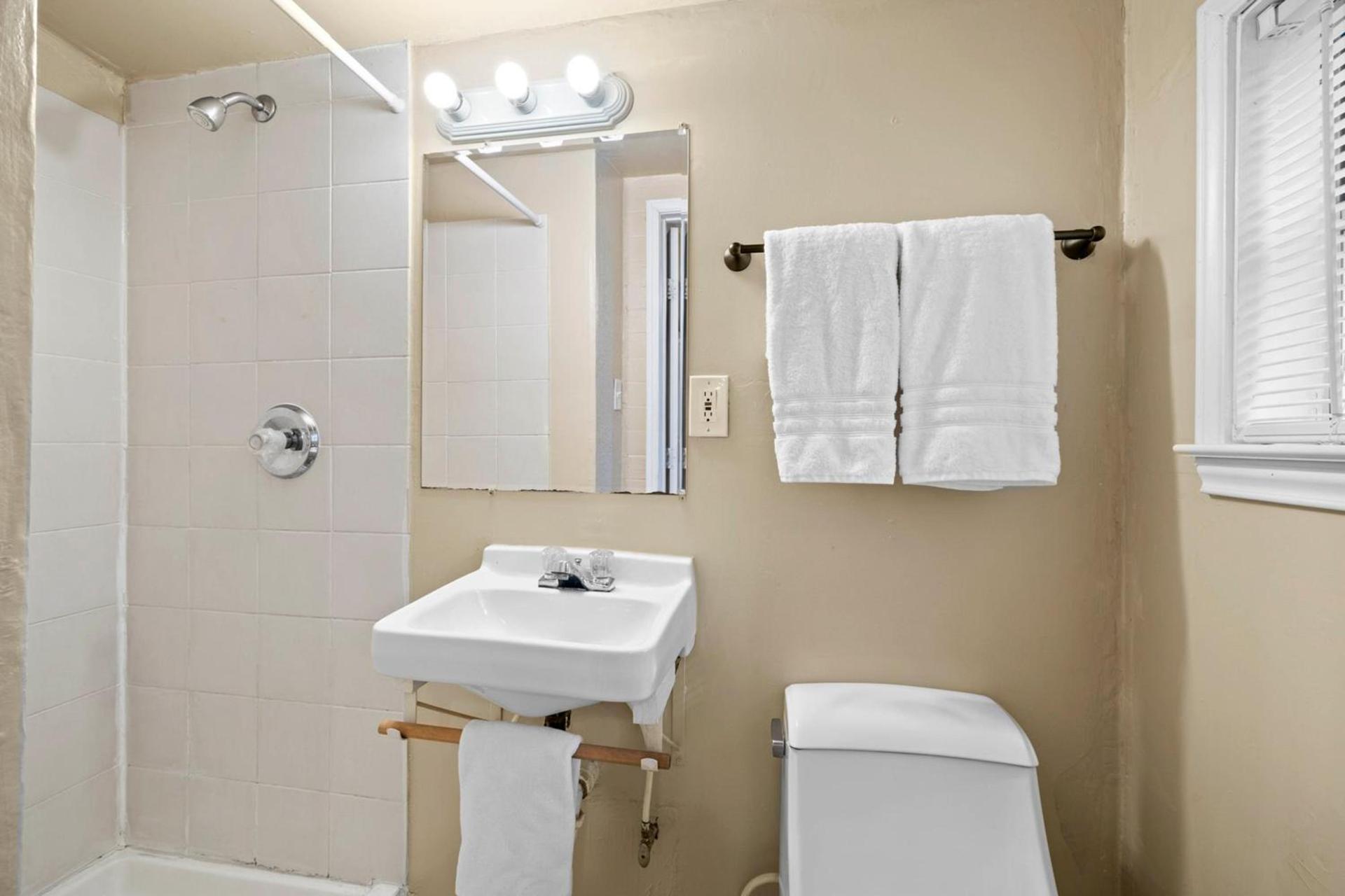 The Claire Hotel photo 7