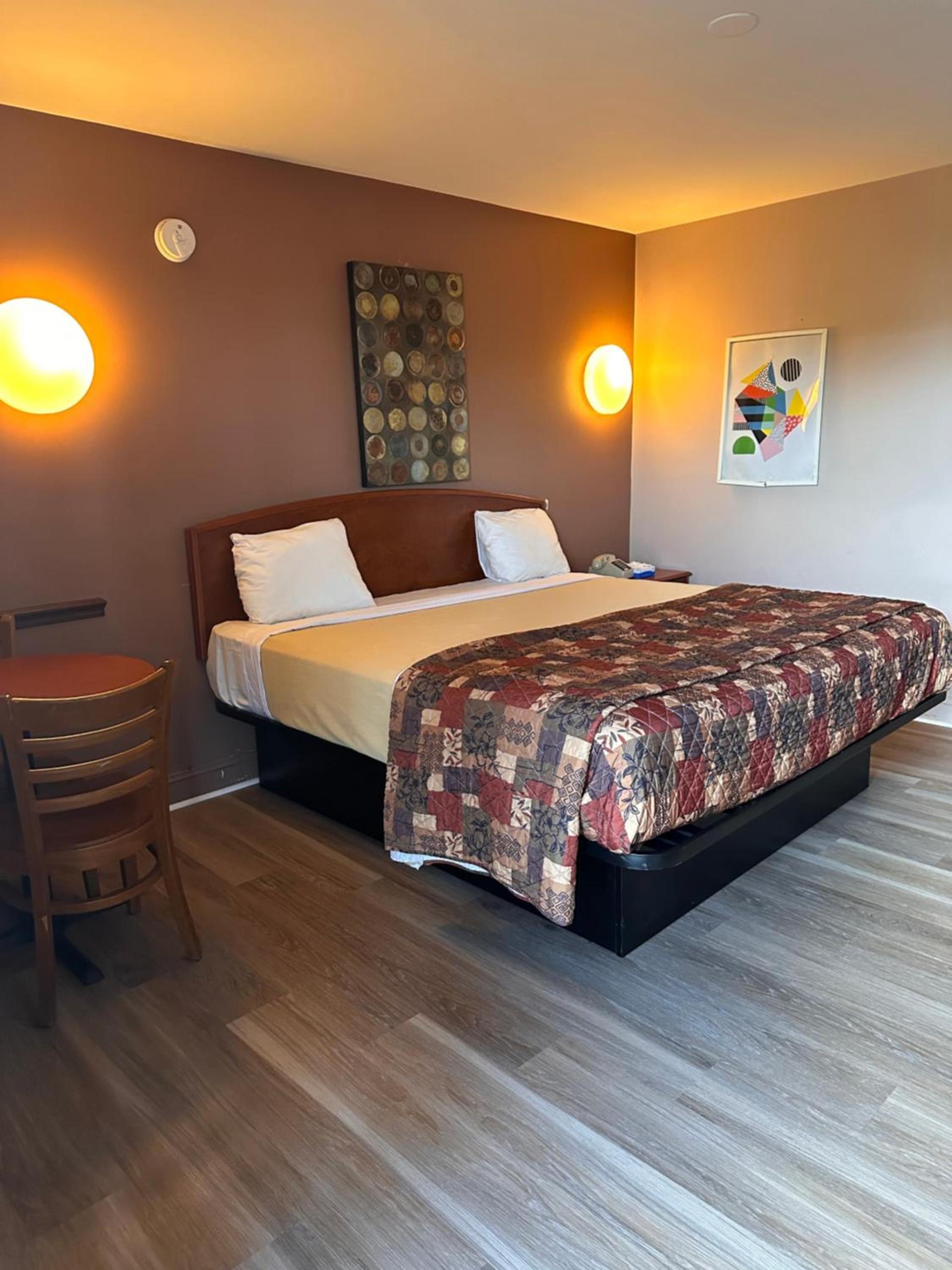 The SkyBreeze Inn photo 2