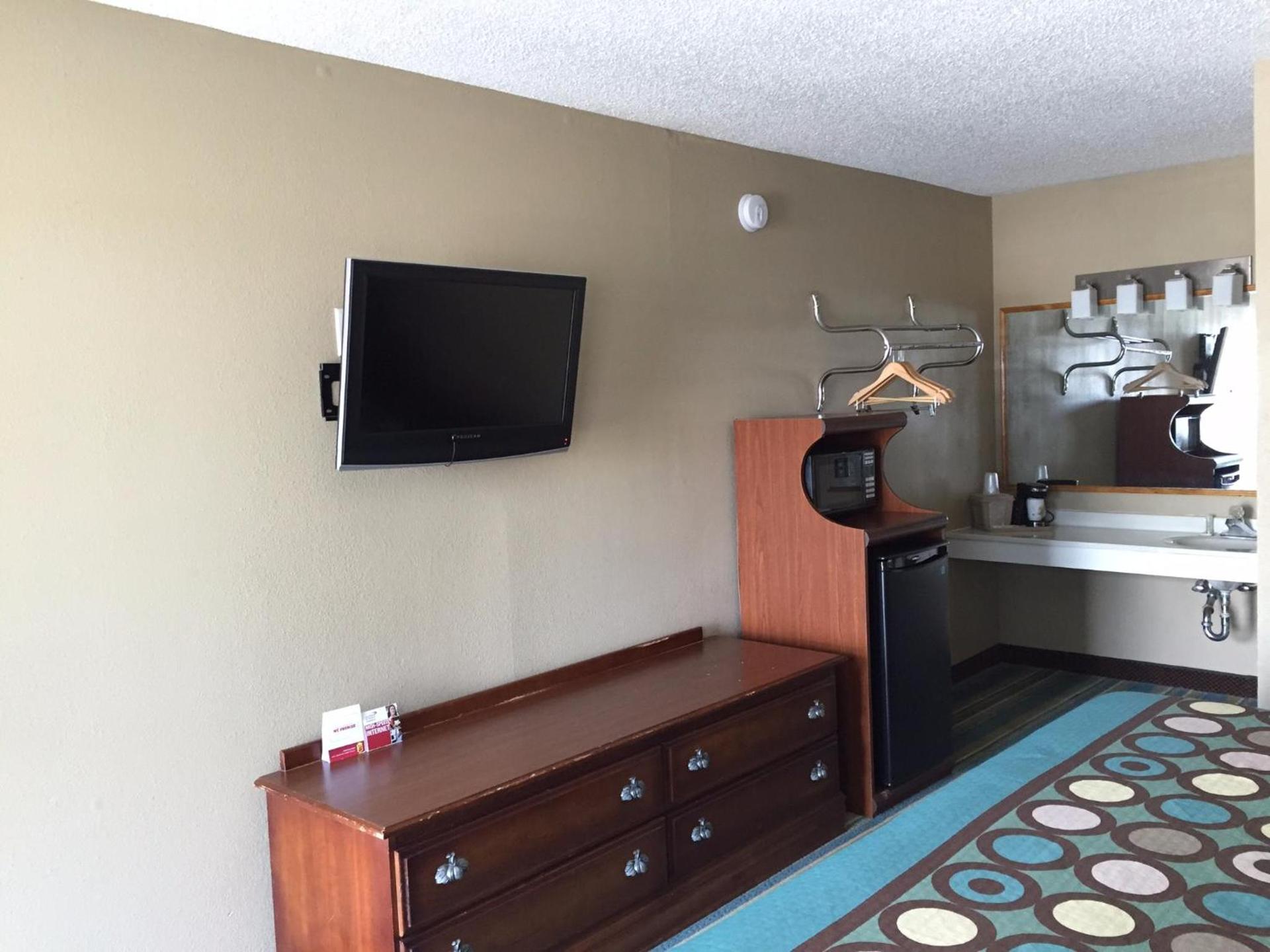 Super 8 by Wyndham Greencastle photo 36