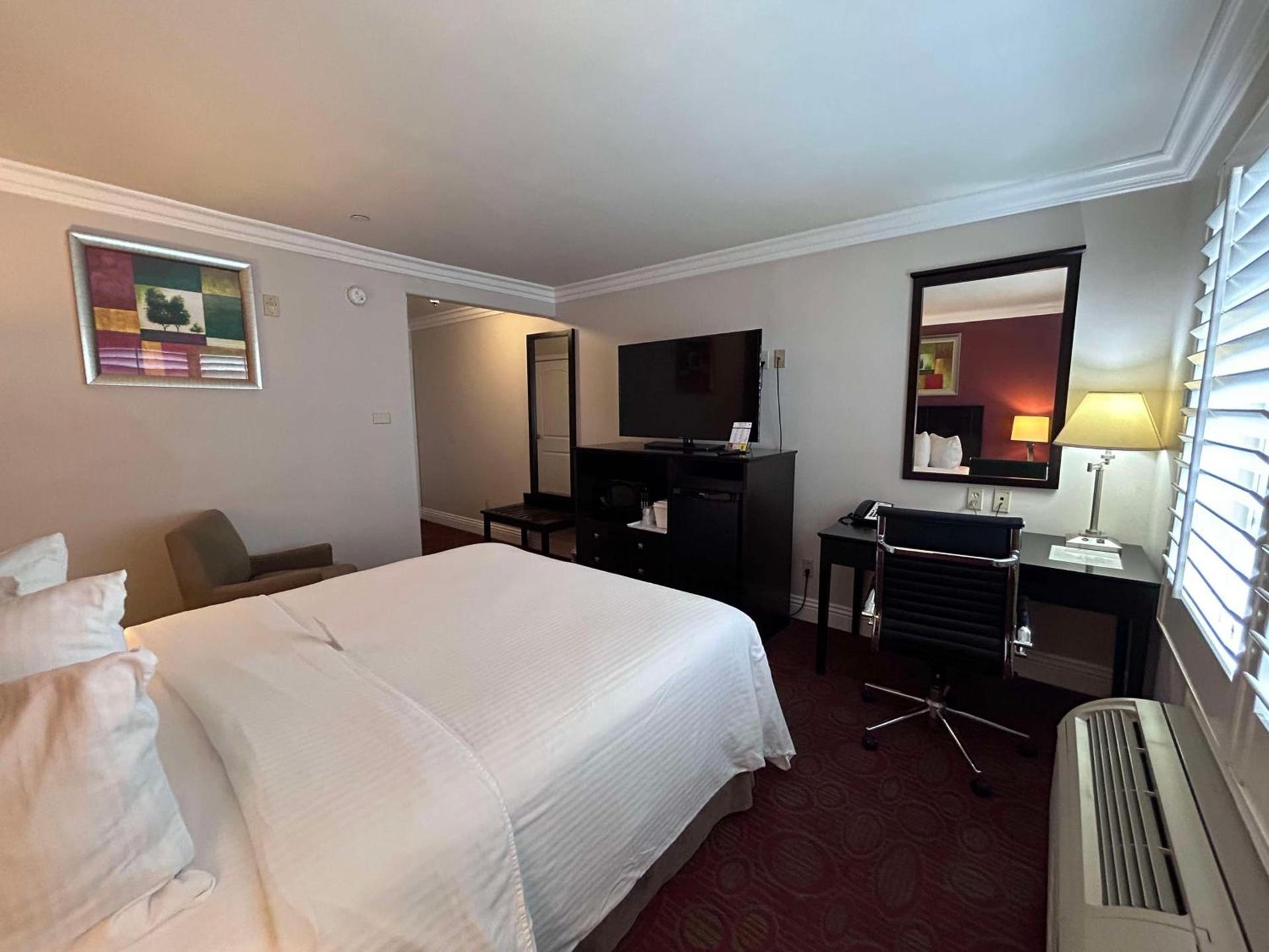 Best Western Burbank Airport Inn photo 11