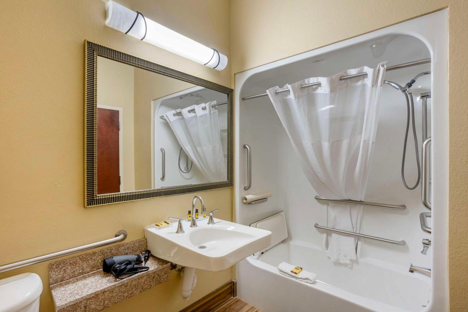 Best Western Plus Springfield Airport Inn photo 23
