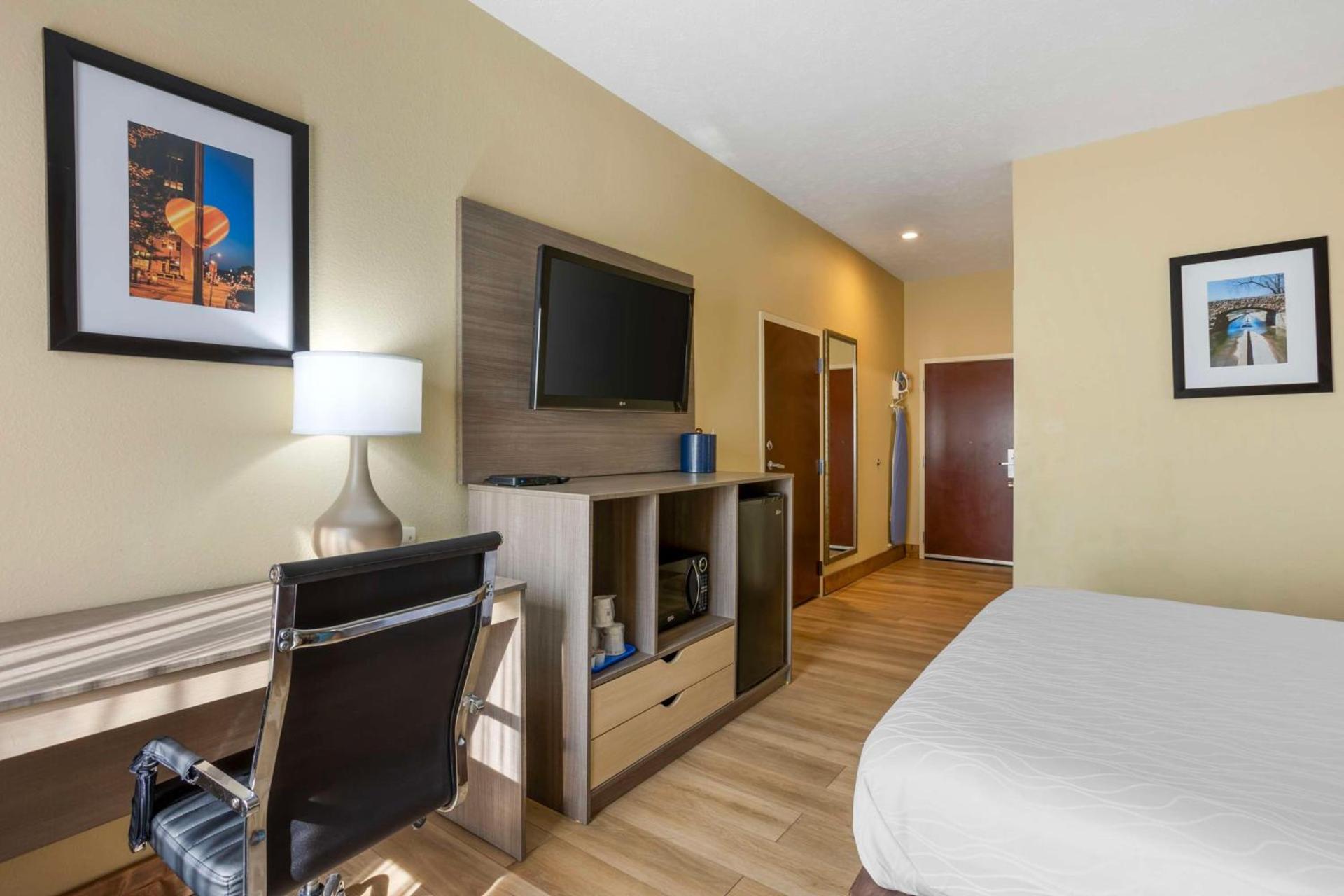Best Western Plus Springfield Airport Inn photo 27