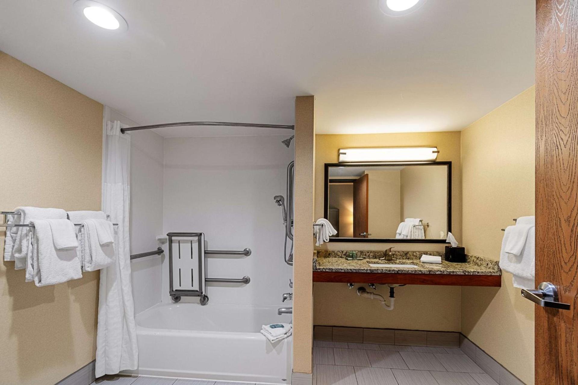 Best Western Bridgeview Hotel photo 19