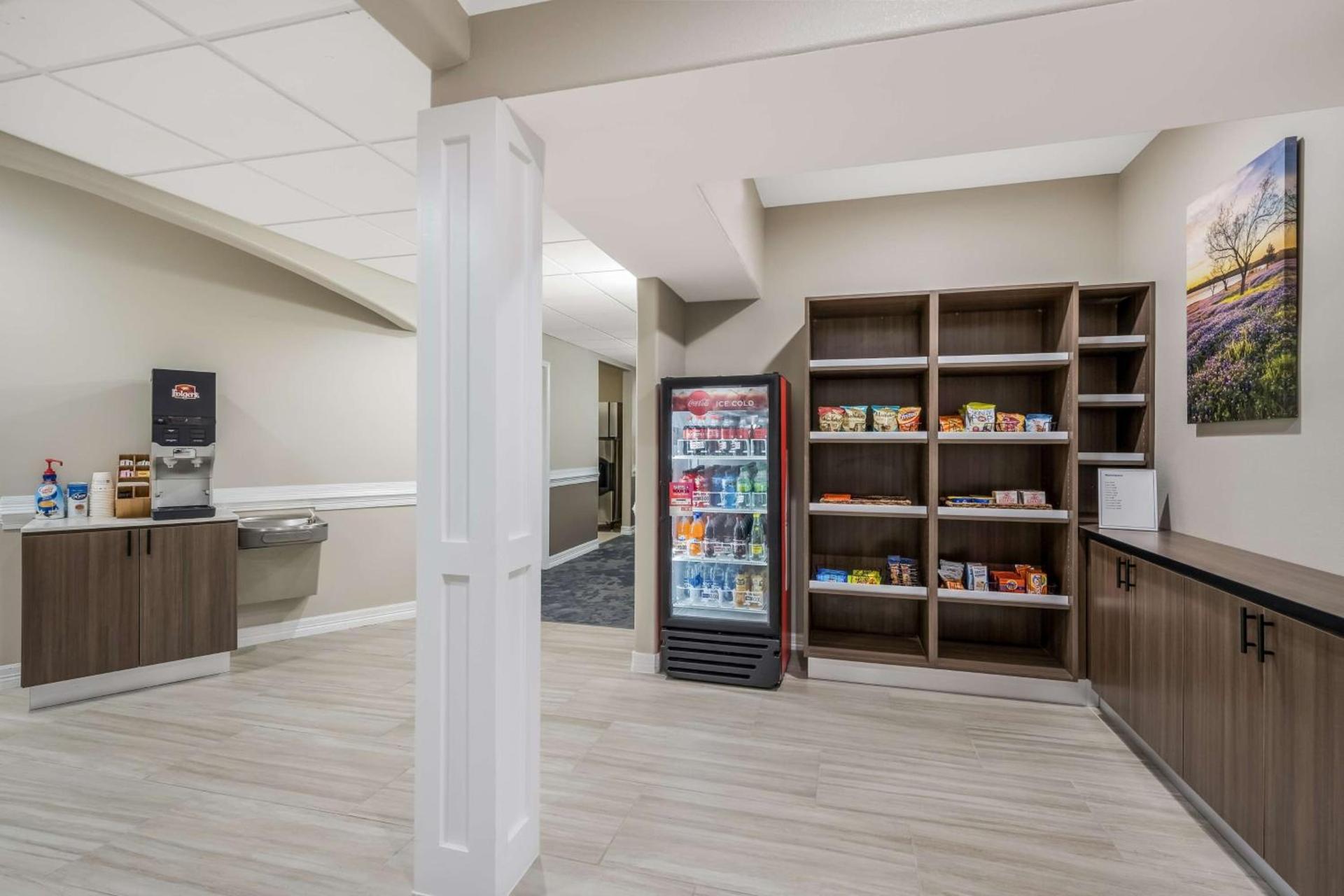 SureStay Studio by Best Western Conroe Downtown photo 8