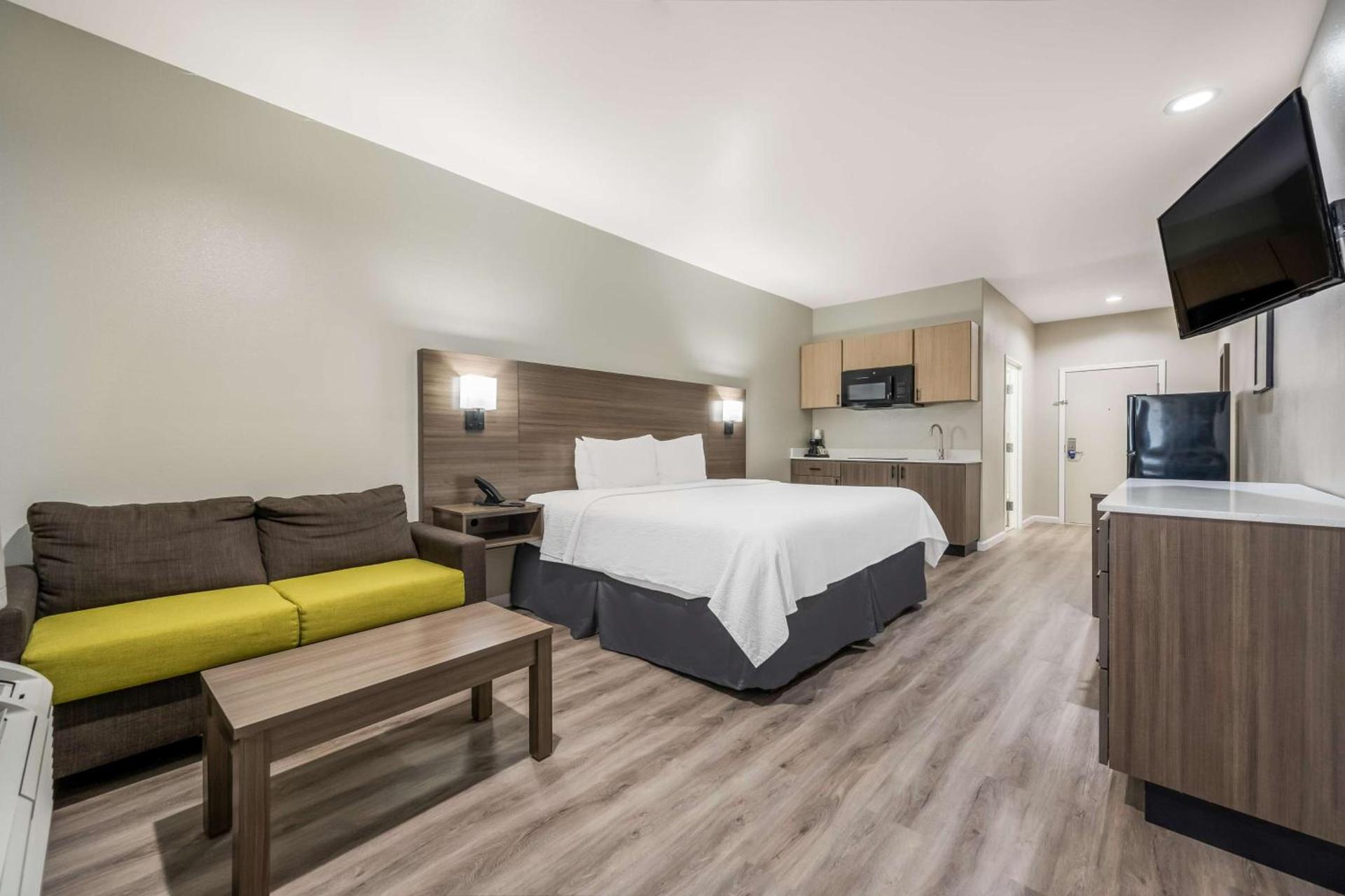 SureStay Studio by Best Western Conroe Downtown photo 3