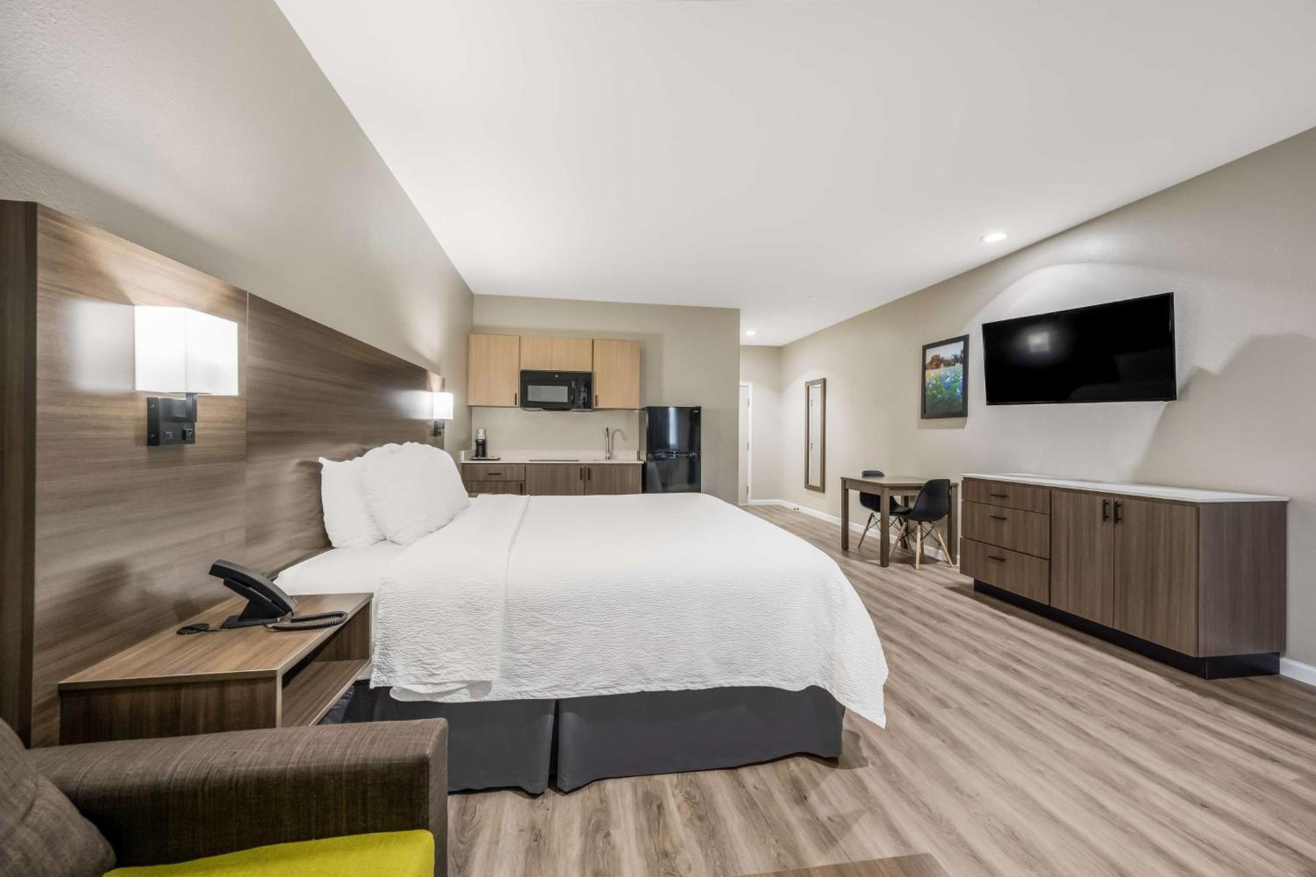 SureStay Studio by Best Western Conroe Downtown photo 16