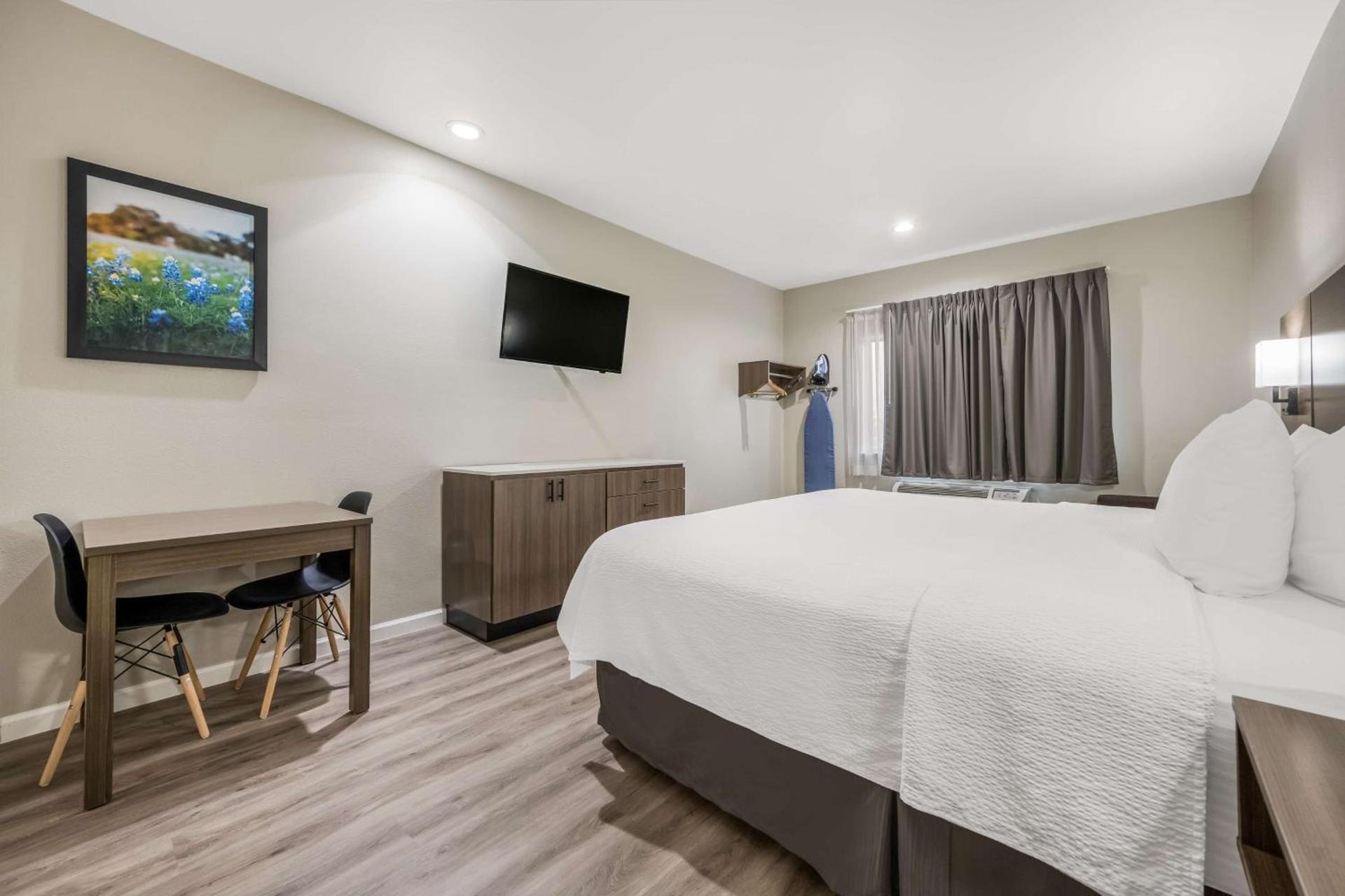 SureStay Studio by Best Western Conroe Downtown photo 17