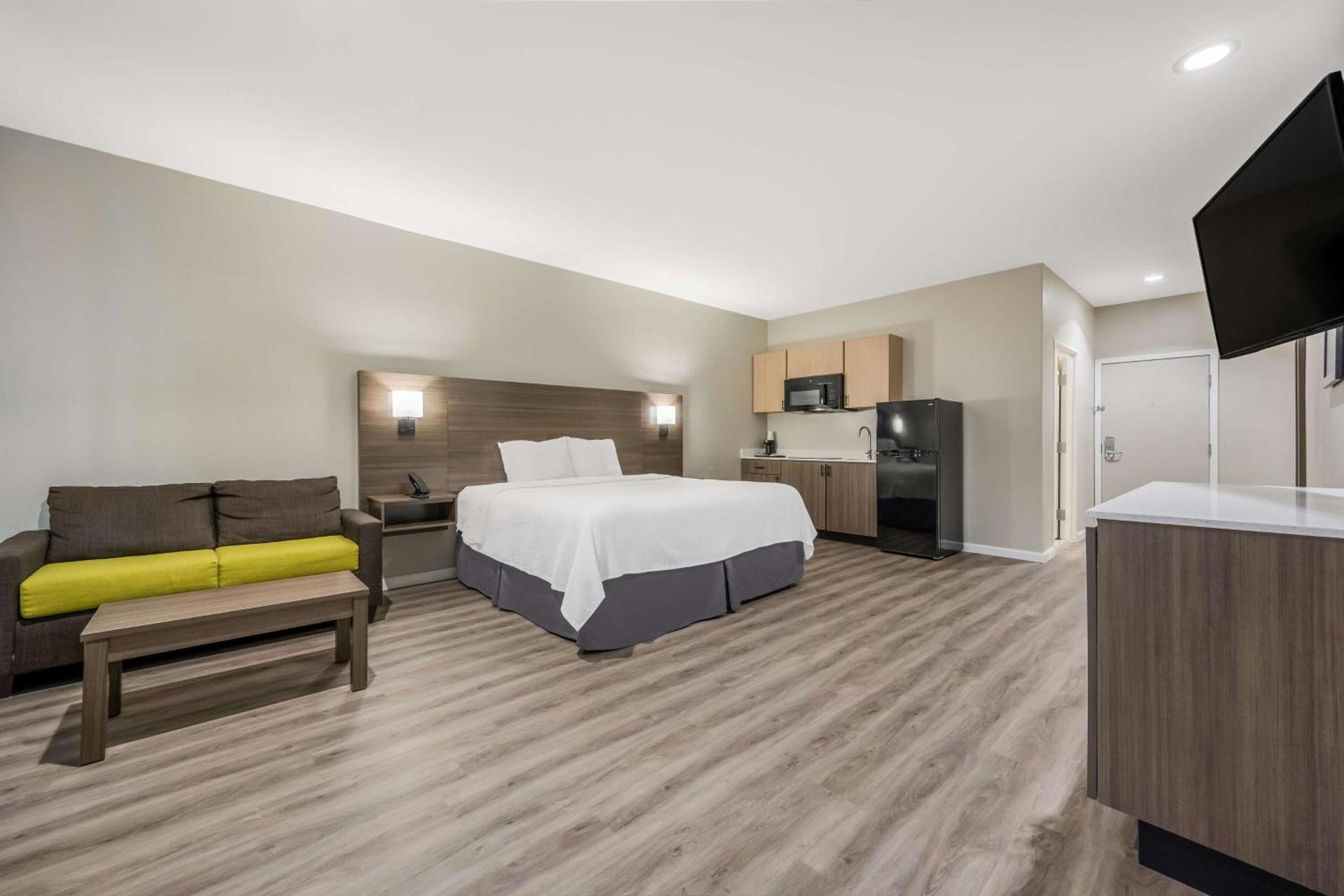SureStay Studio by Best Western Conroe Downtown photo 18