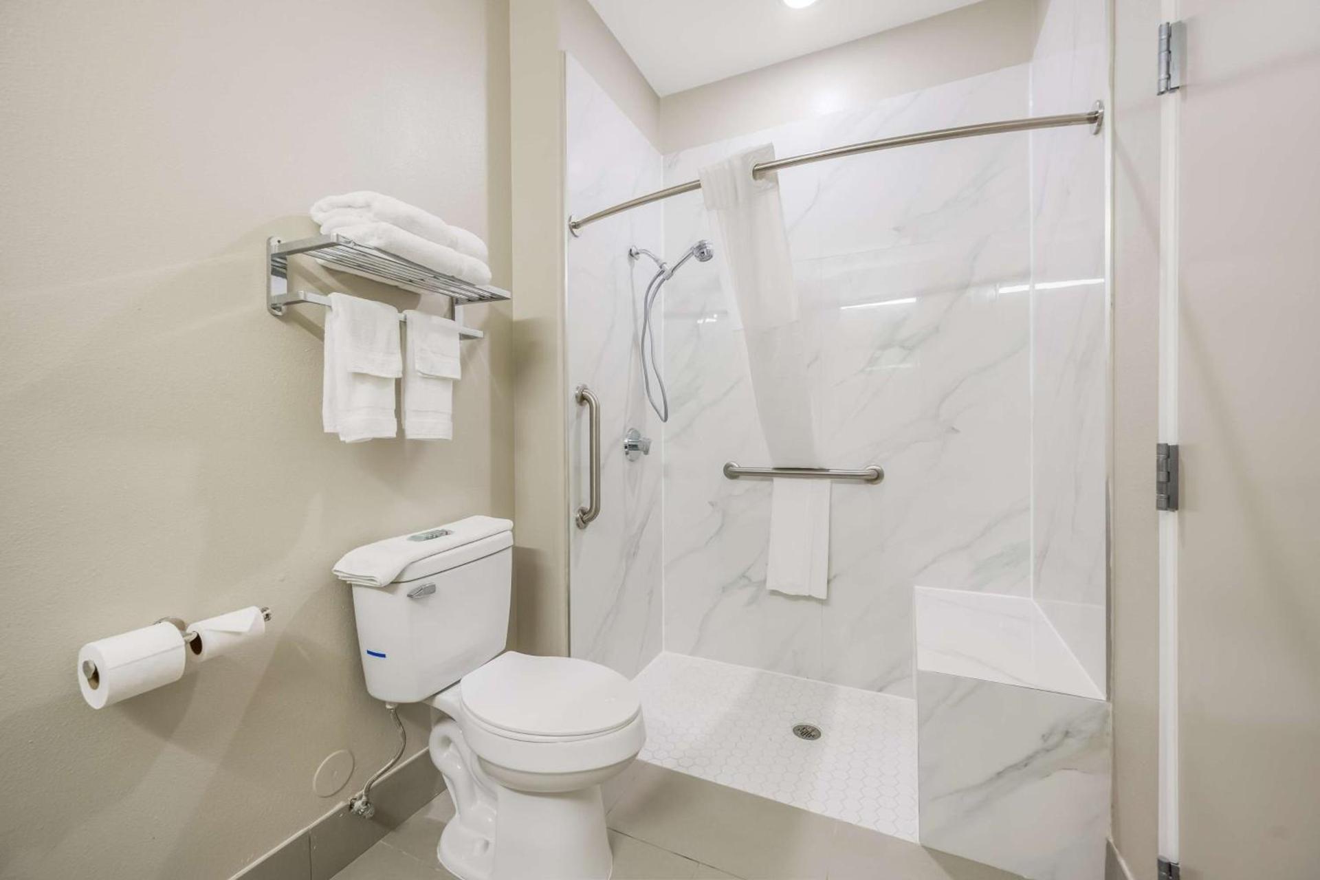SureStay Studio by Best Western Conroe Downtown photo 30