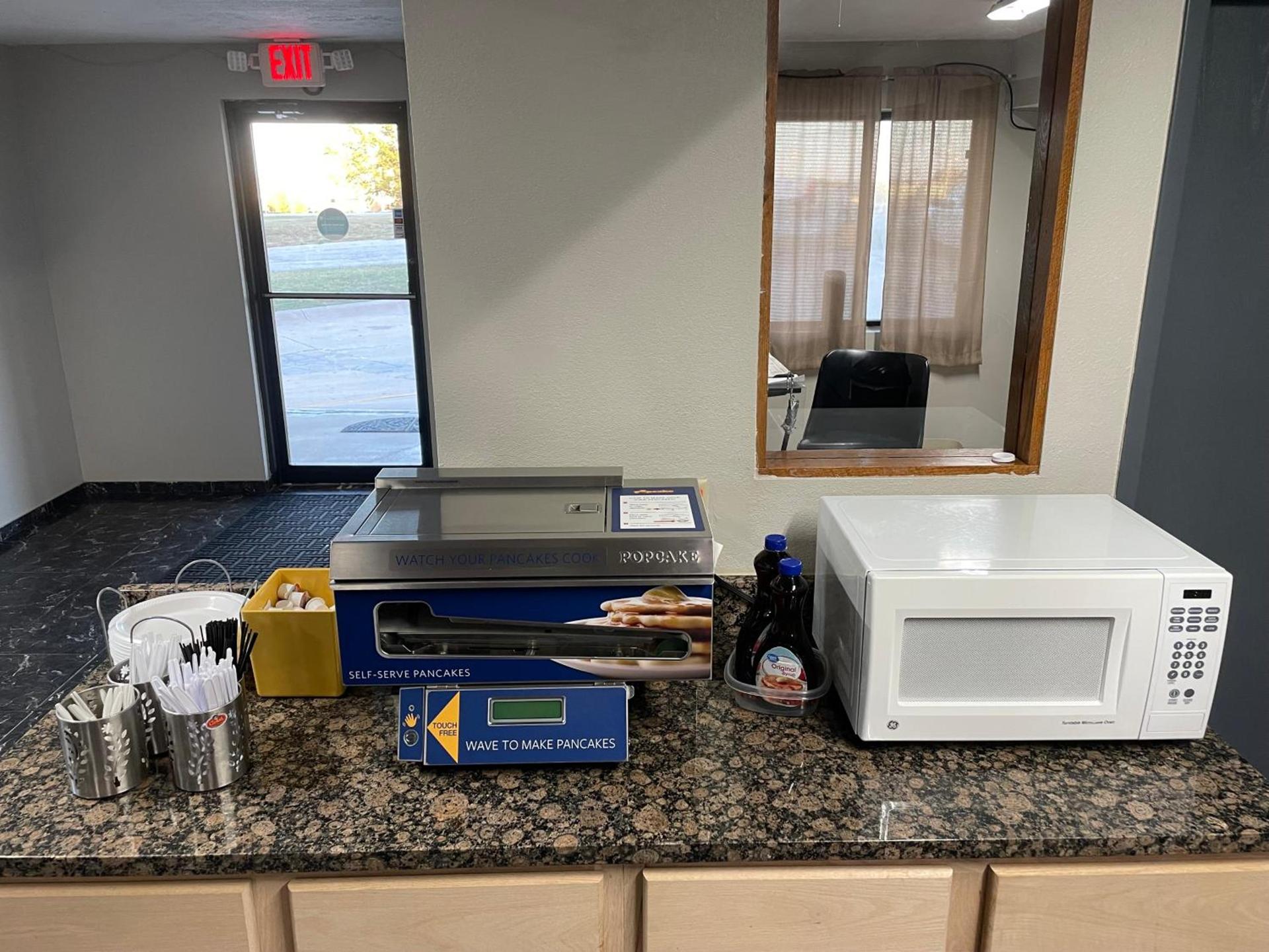 Days Inn by Wyndham Warrensburg photo 15
