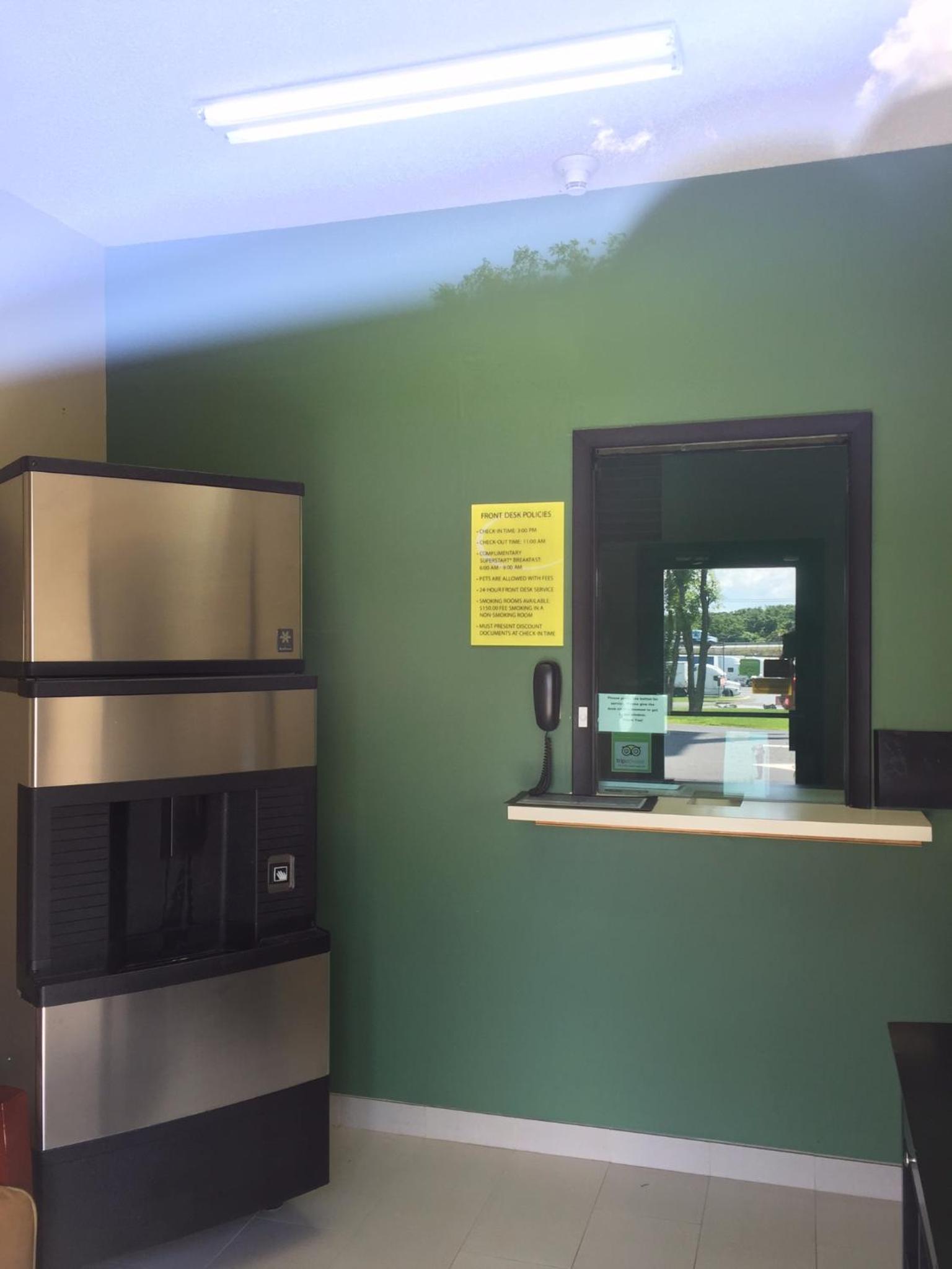Super 8 by Wyndham Greencastle photo 38