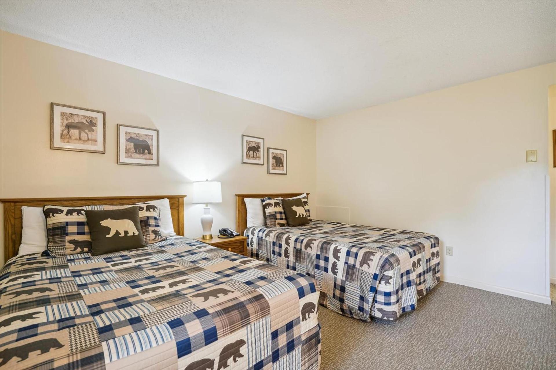 Cedarbrook Hotel Room w/2 doubles 101 photo 14