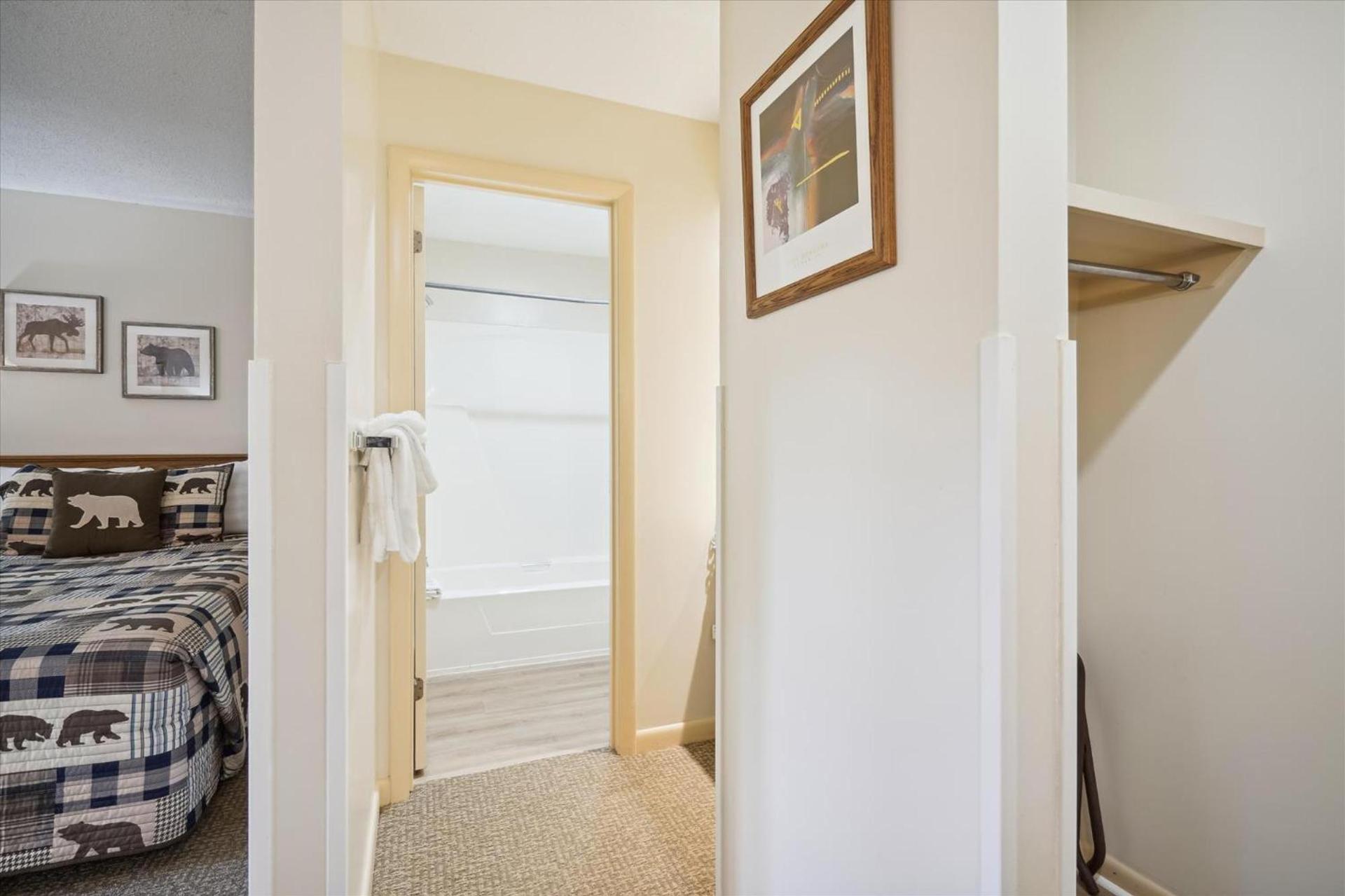 Cedarbrook Hotel Room w/2 doubles 101 photo 15
