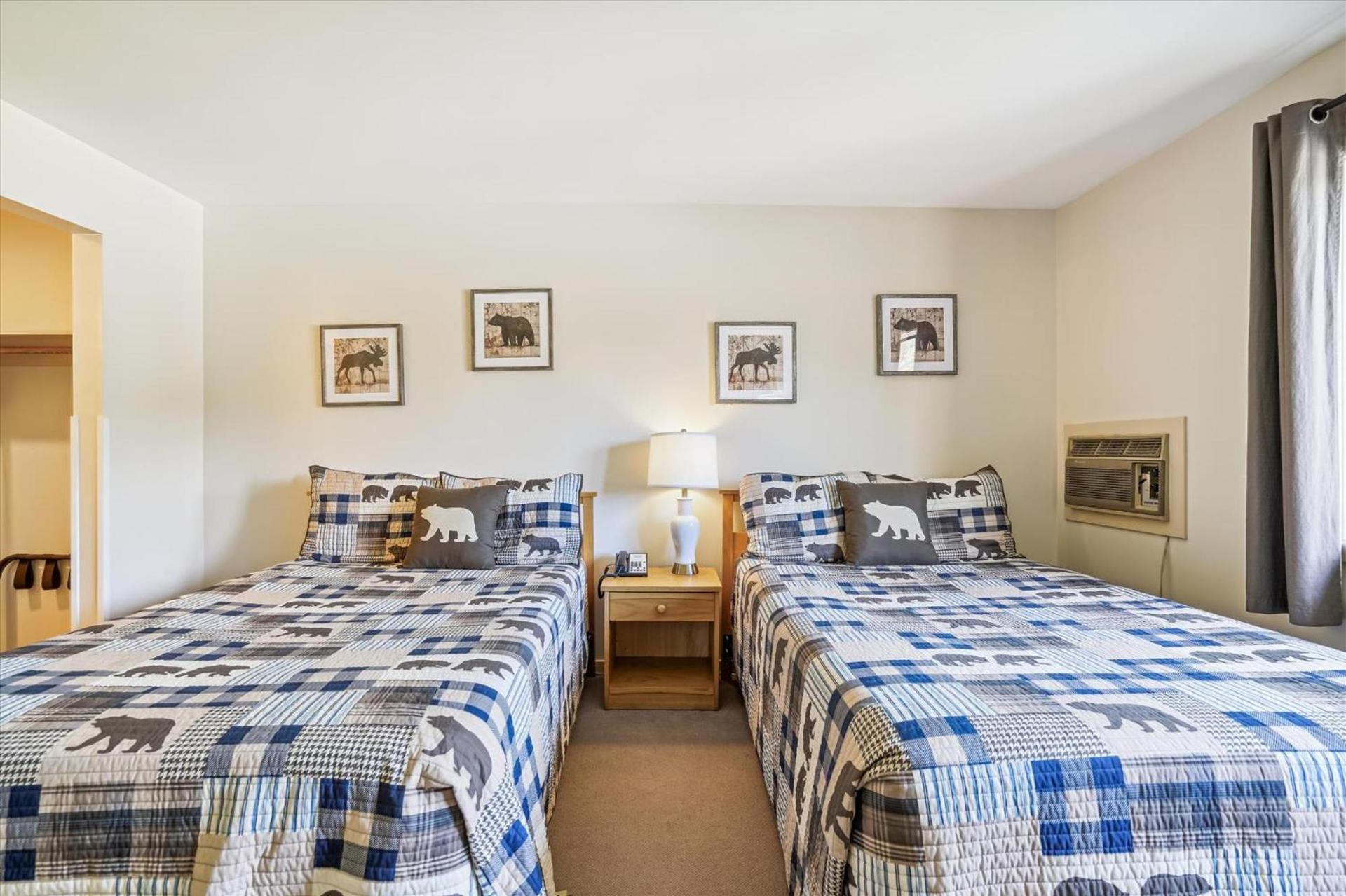 Cedarbrook Two Double bed Standard Hotel room 219 photo 12