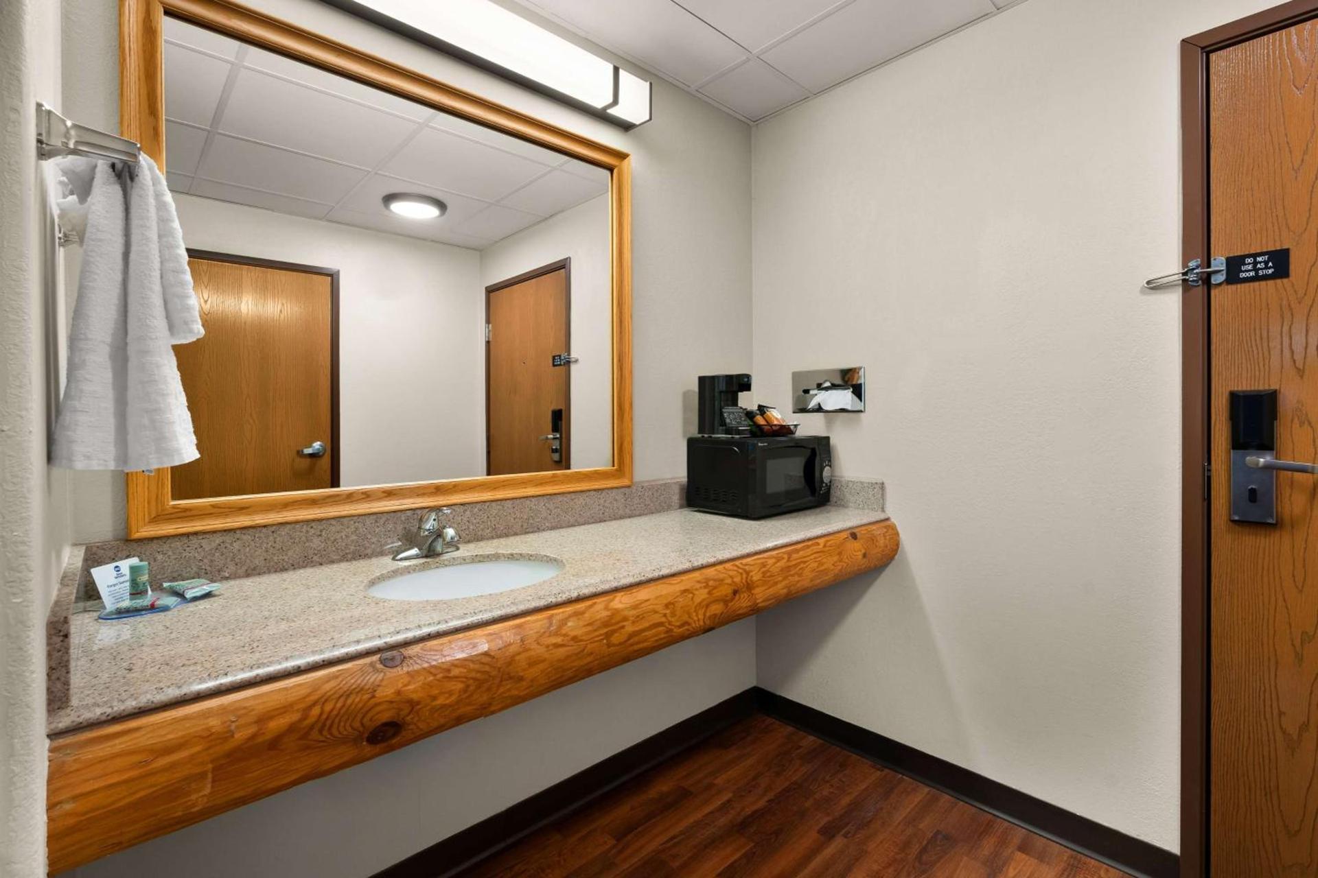 Best Western Northwoods Lodge photo 22