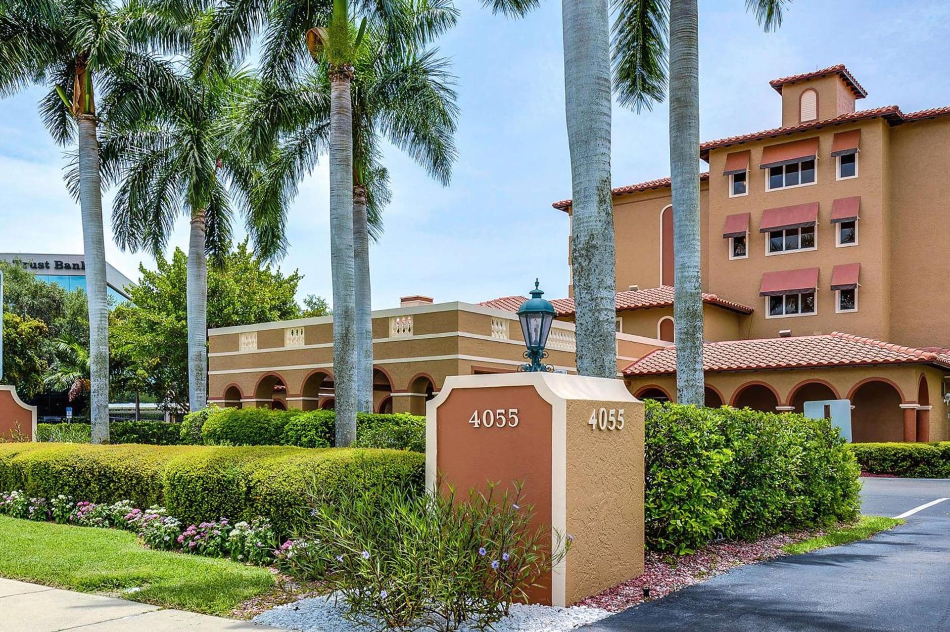 Inn of Naples, Tapestry Collection by Hilton photo 1