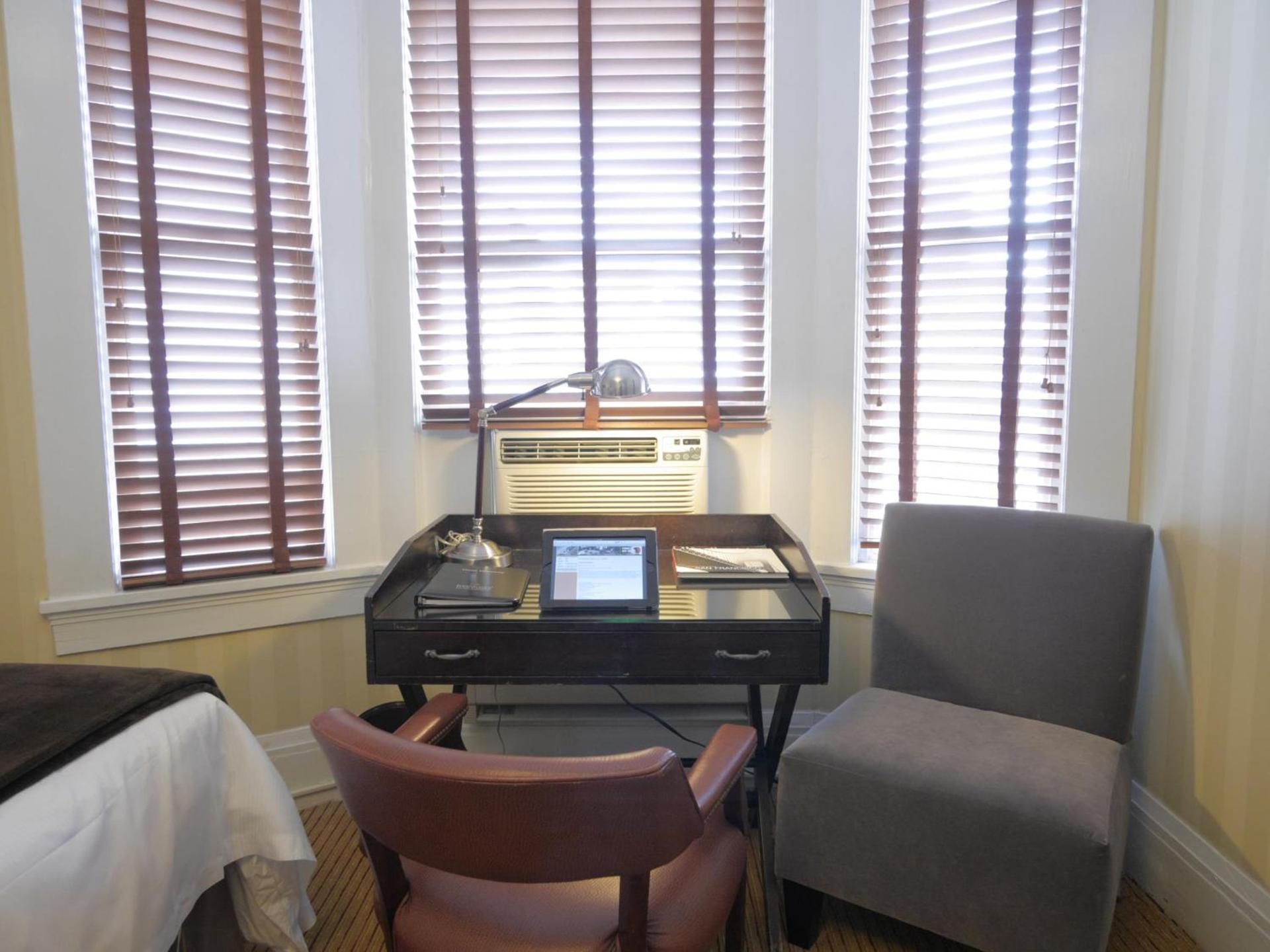 Executive Hotel Vintage Court photo 20