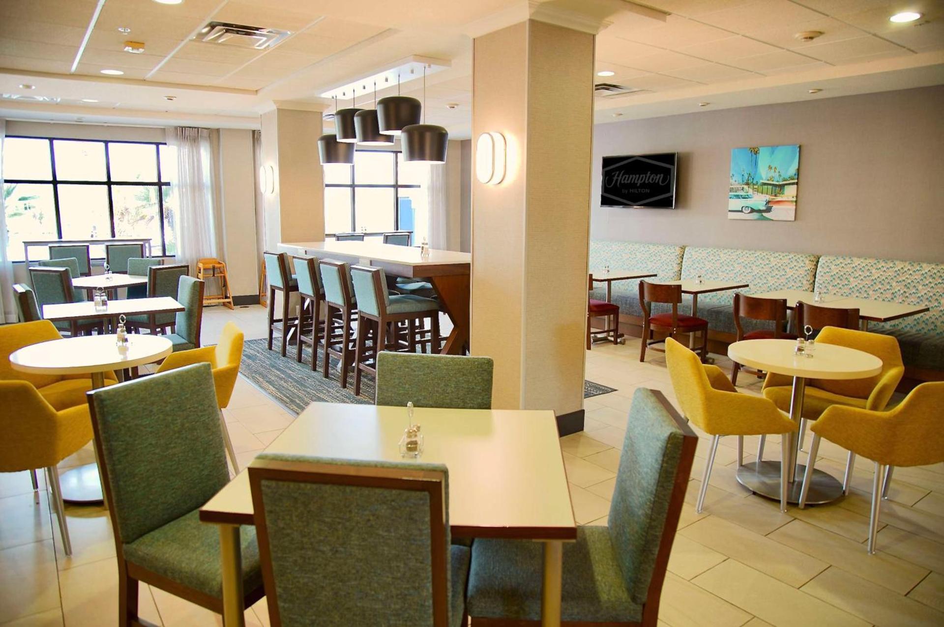 Hampton Inn & Suites Cathedral City photo 37