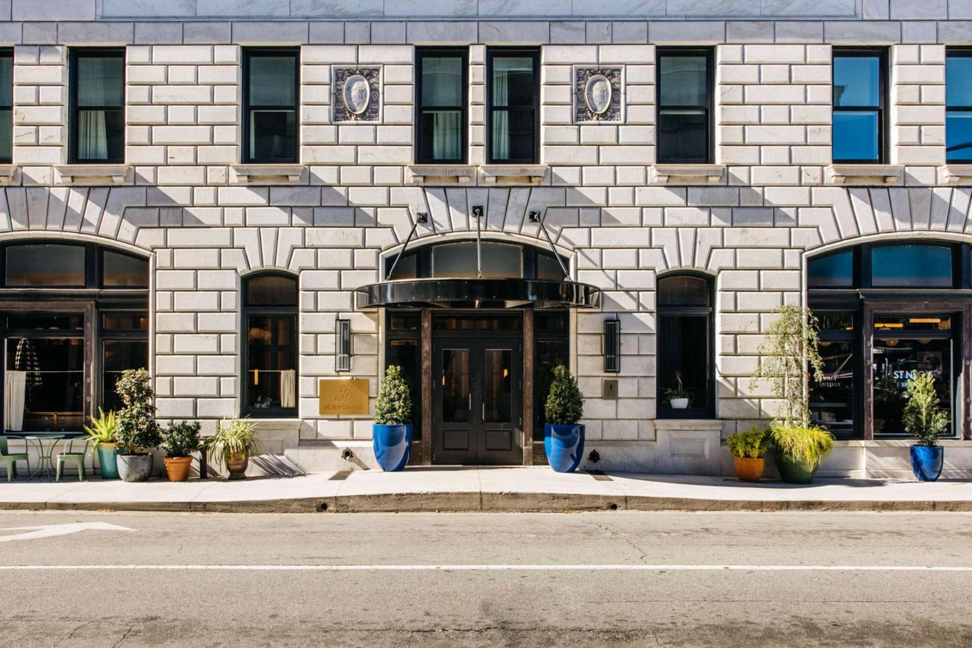 The Drayton Hotel Savannah, Curio Collection by Hilton photo 2