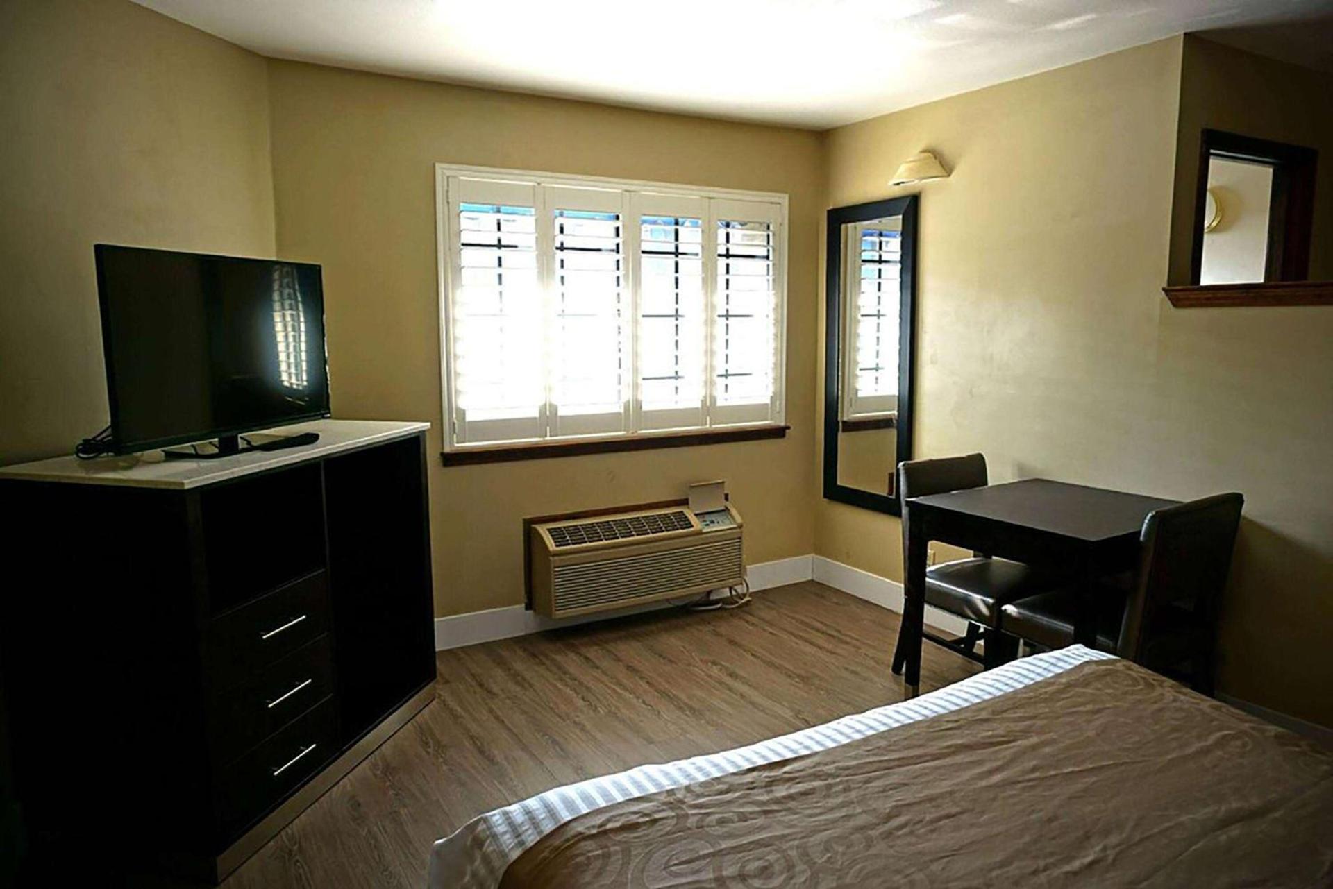 Travelodge by Wyndham Concord photo 27