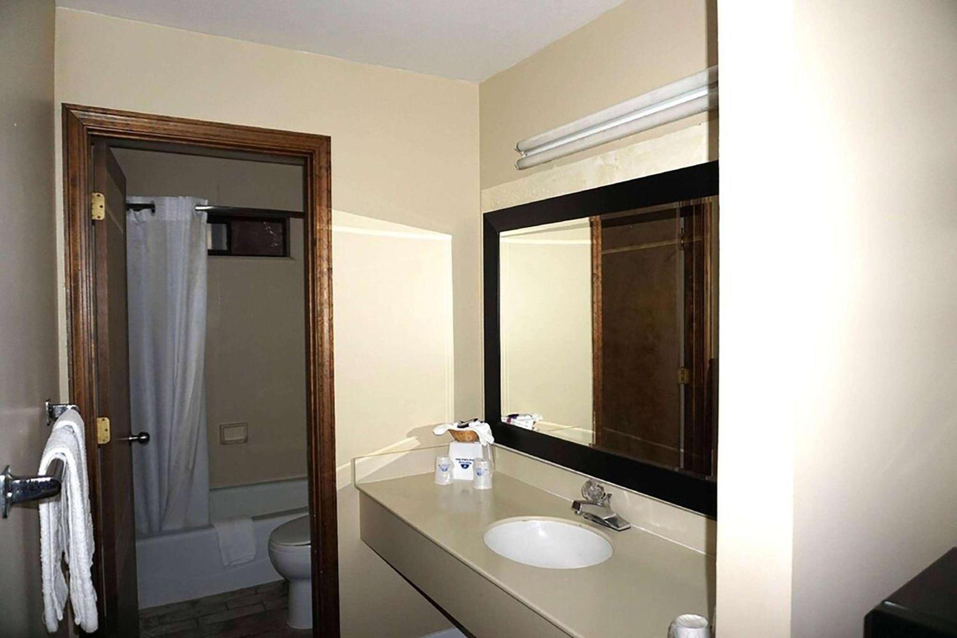 Travelodge by Wyndham Concord photo 4