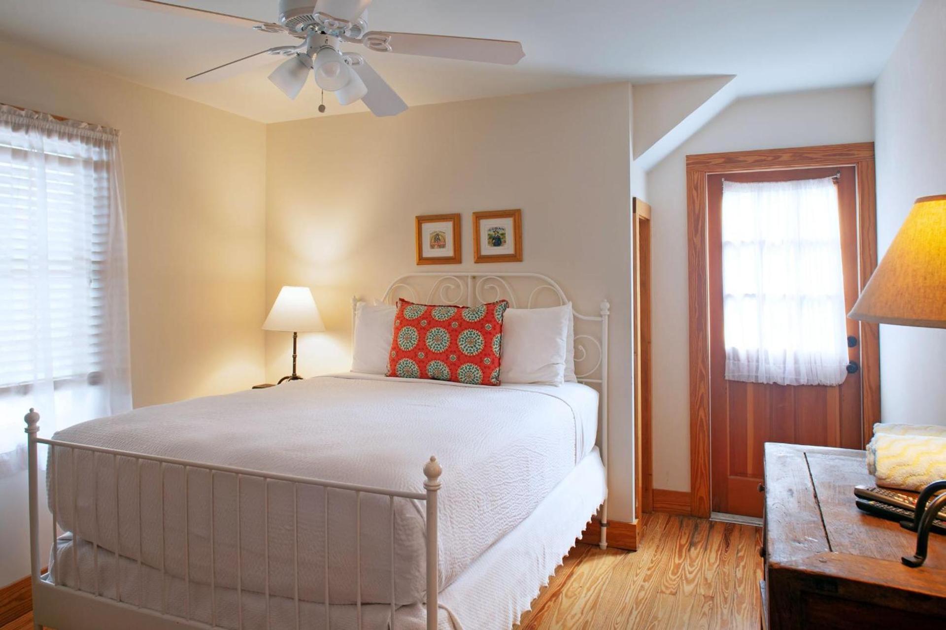 Island City House photo 12