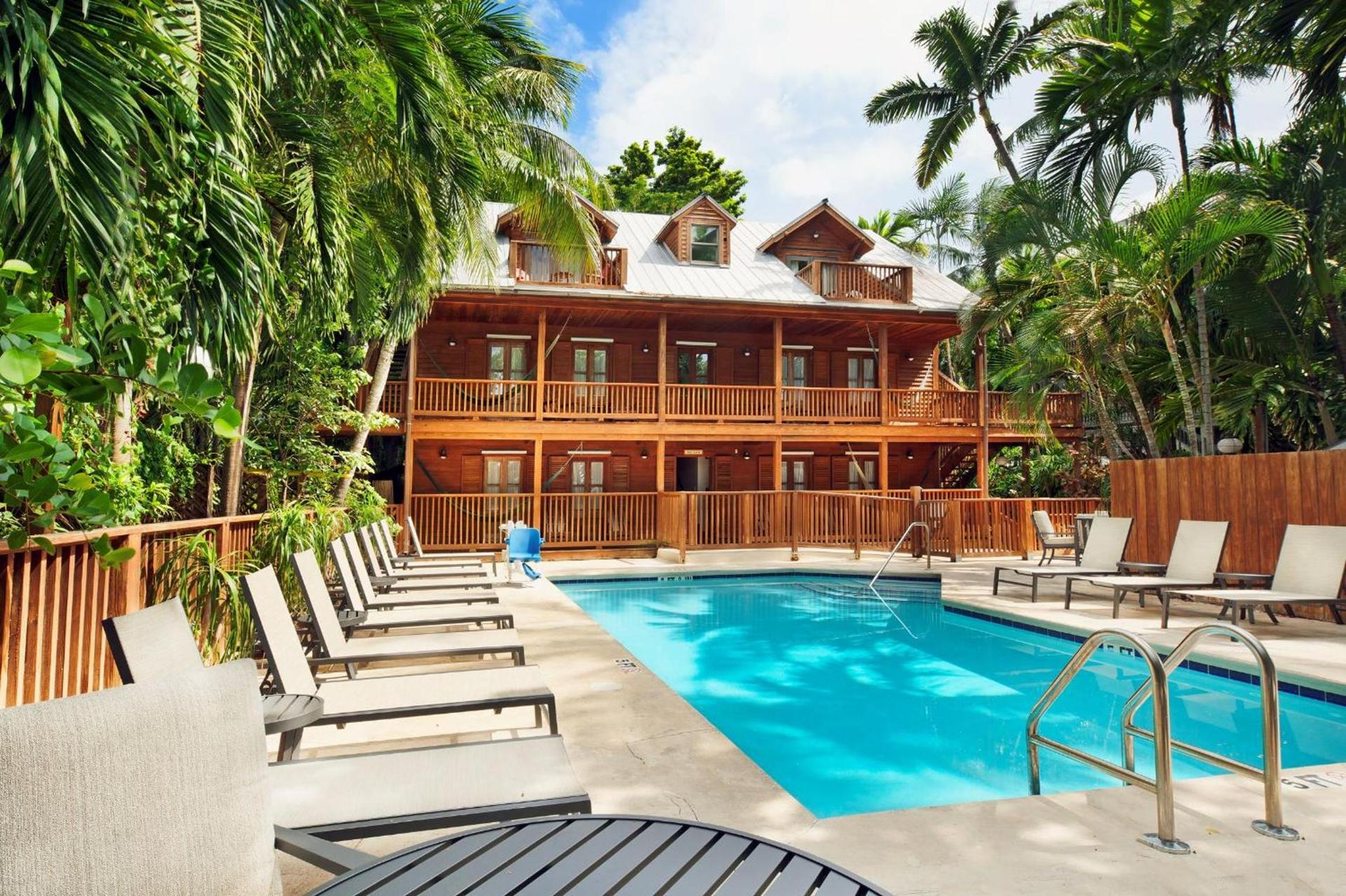 Island City House photo 2