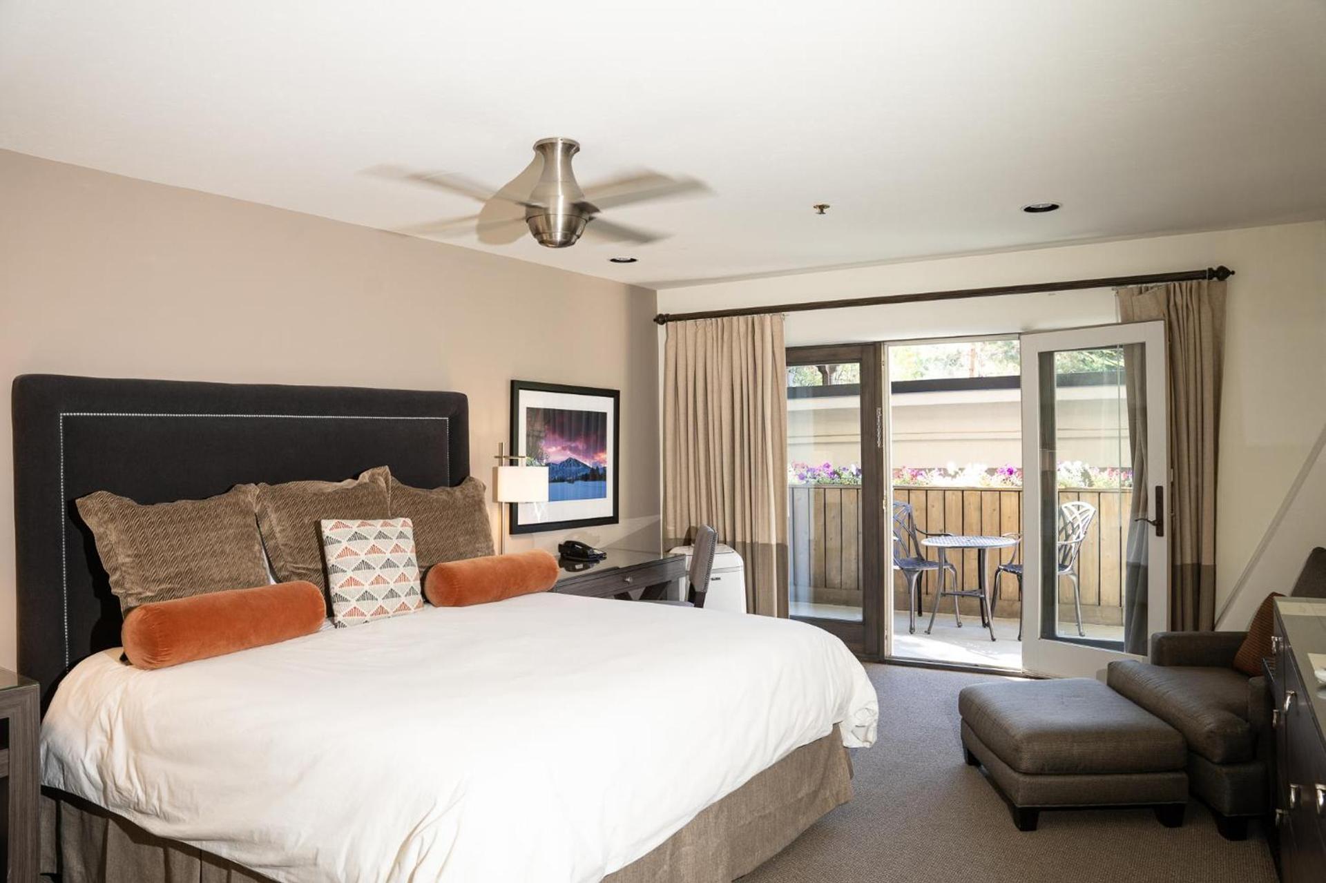 Knob Hill Inn photo 2