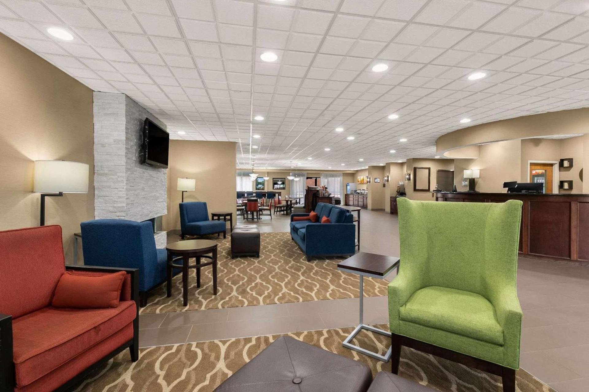 Comfort Suites Commerce photo 5