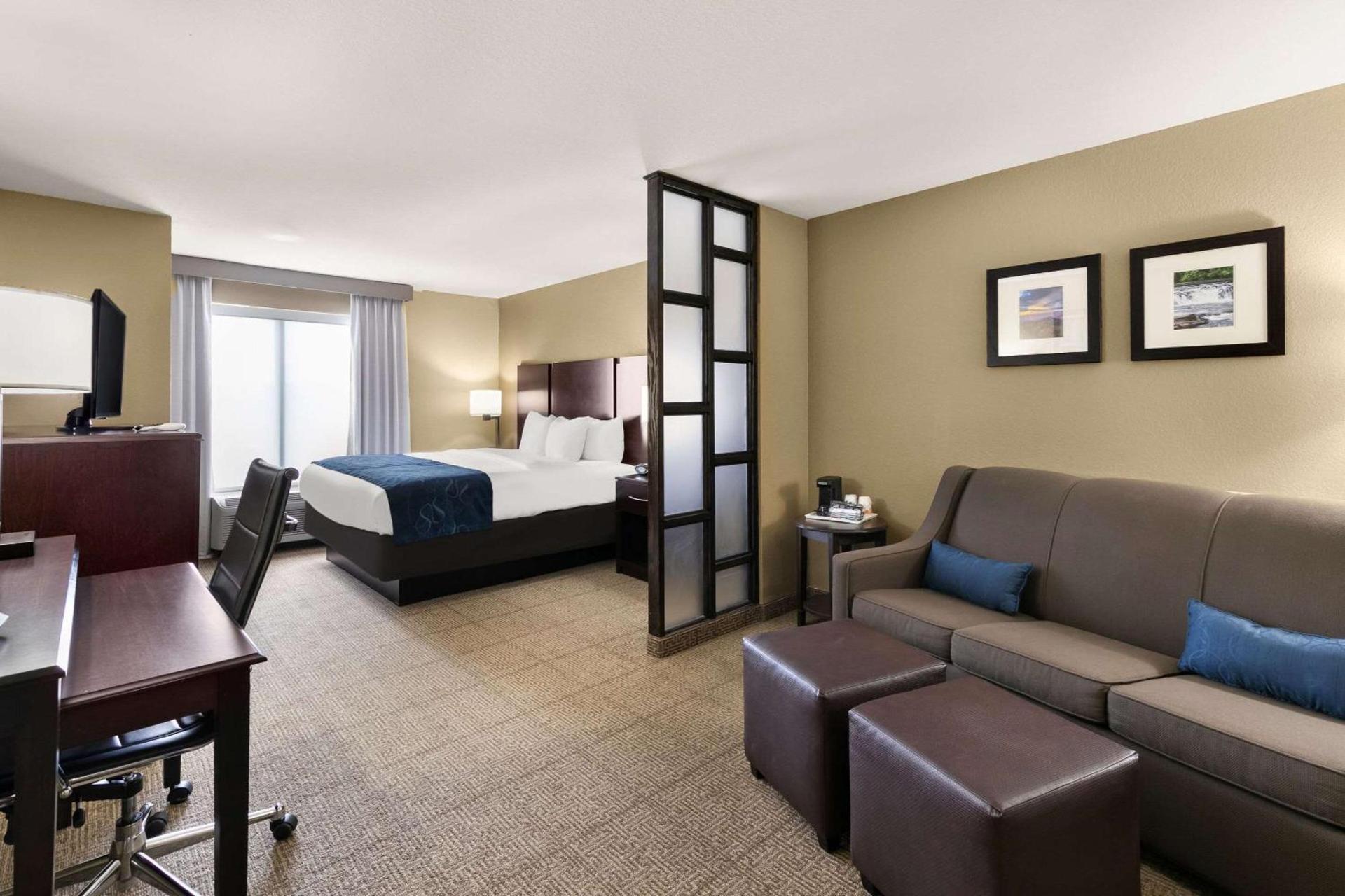 Comfort Suites Commerce photo 7