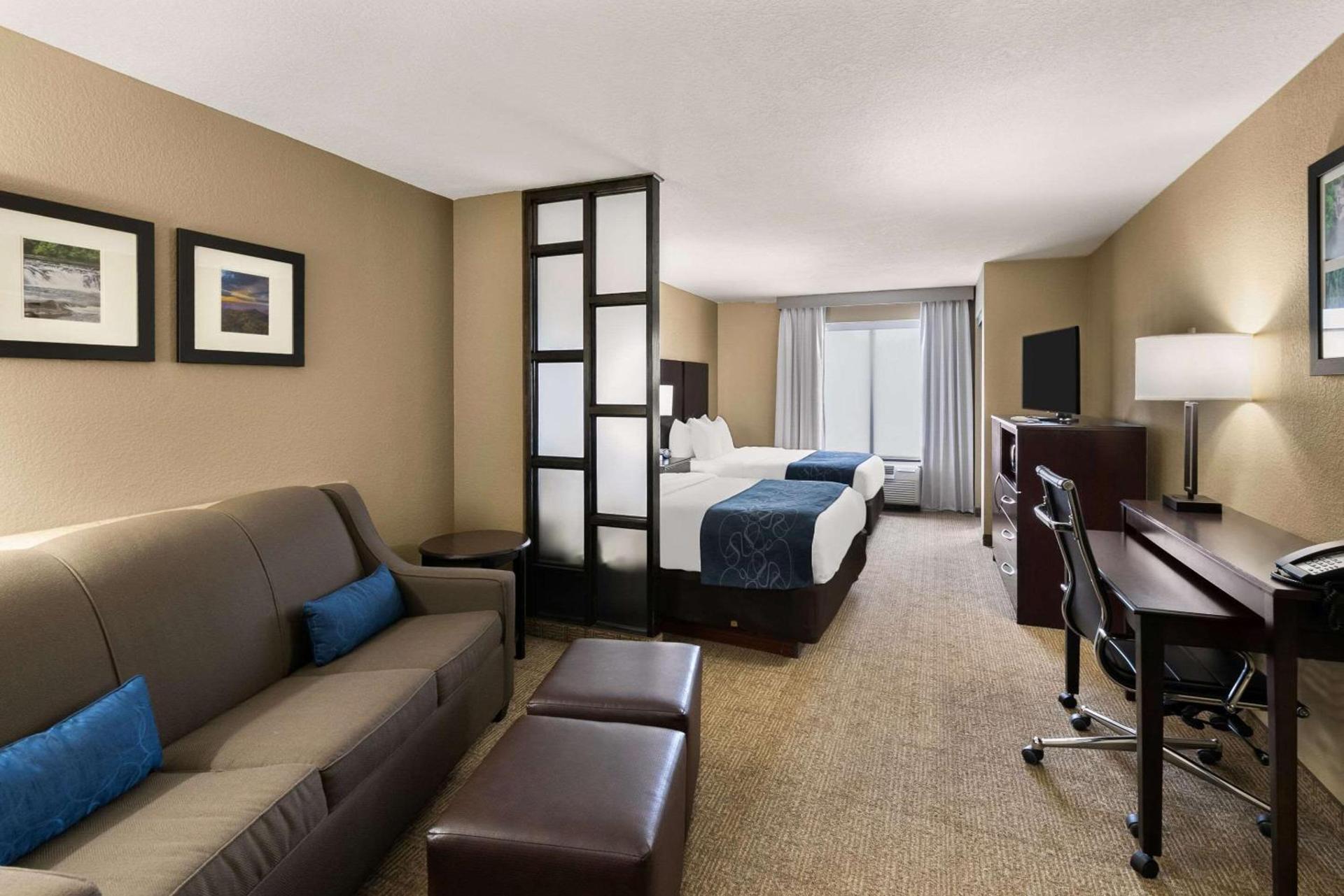 Comfort Suites Commerce photo 15