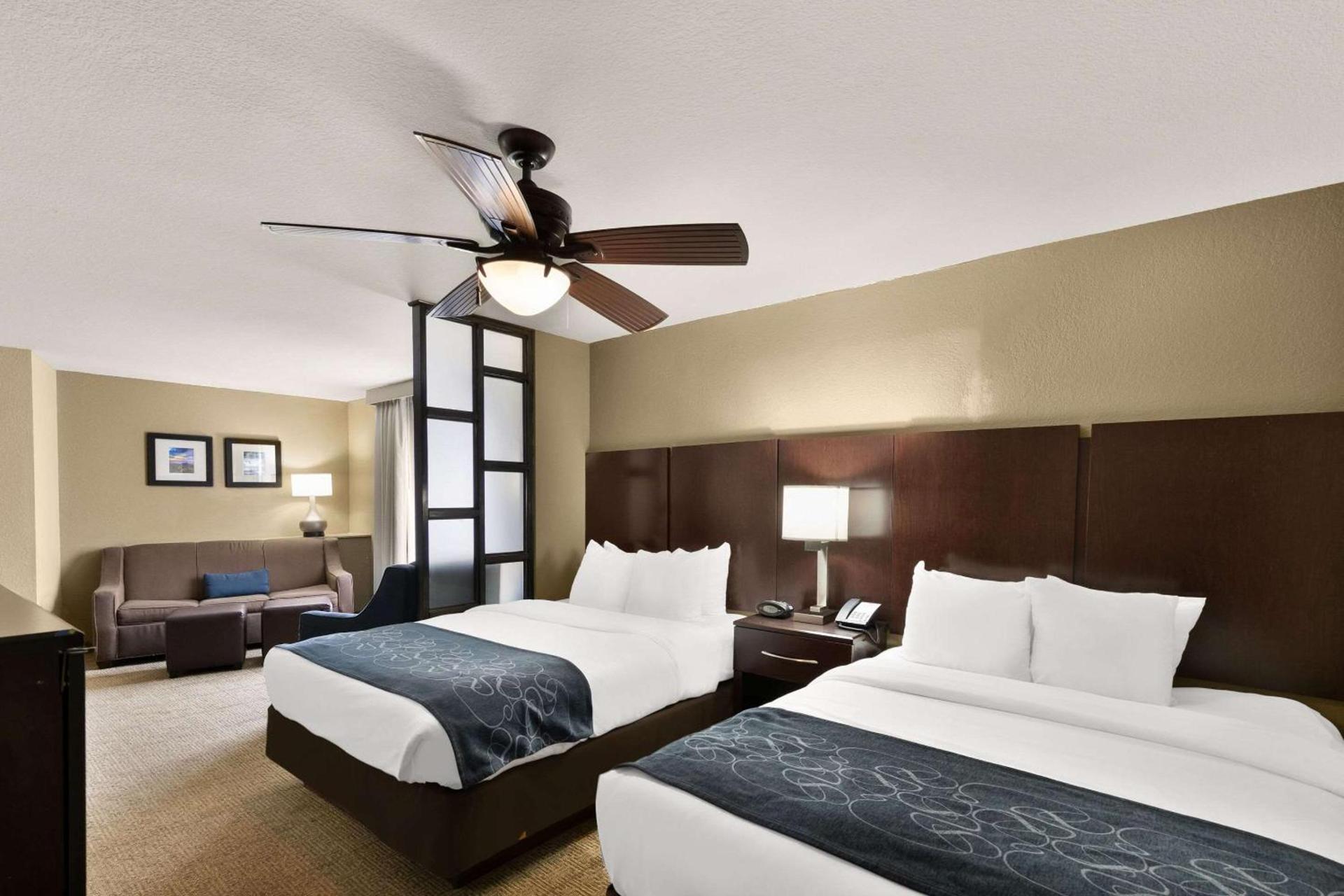 Comfort Suites Commerce photo 18