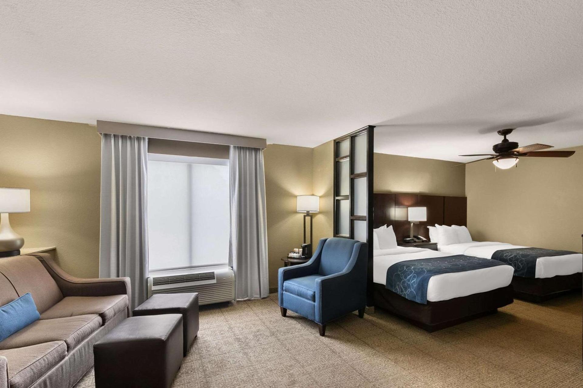 Comfort Suites Commerce photo 19