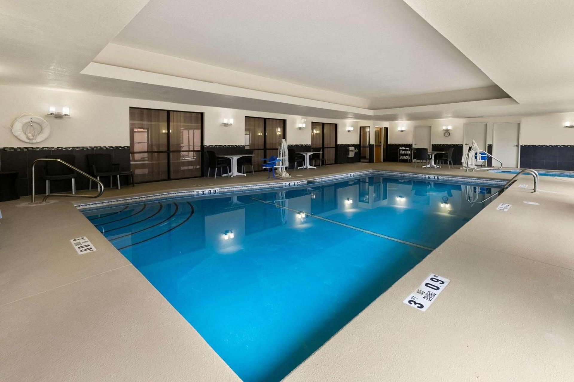 Comfort Suites Commerce photo 23