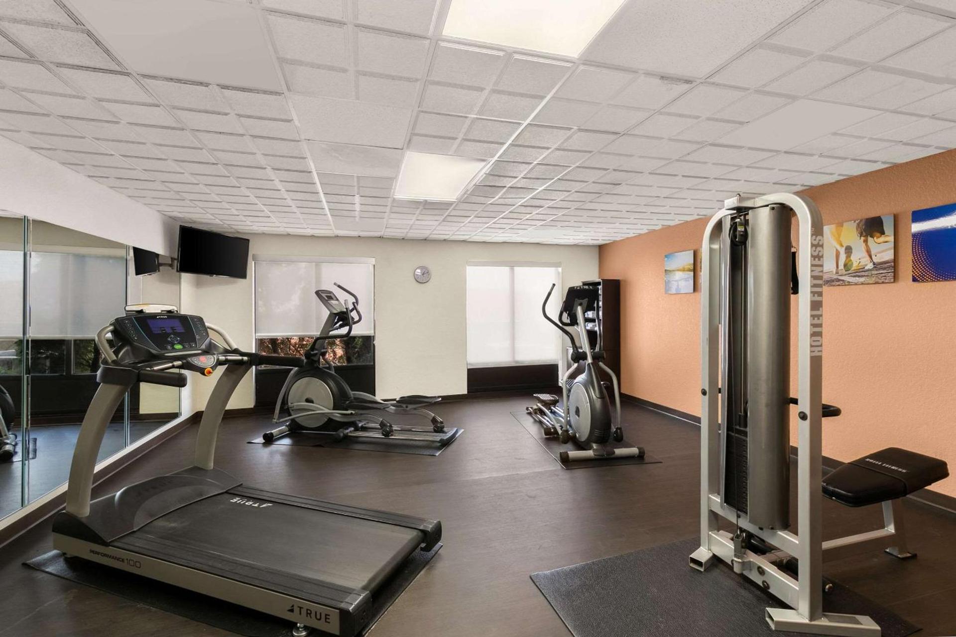 Comfort Suites Commerce photo 24