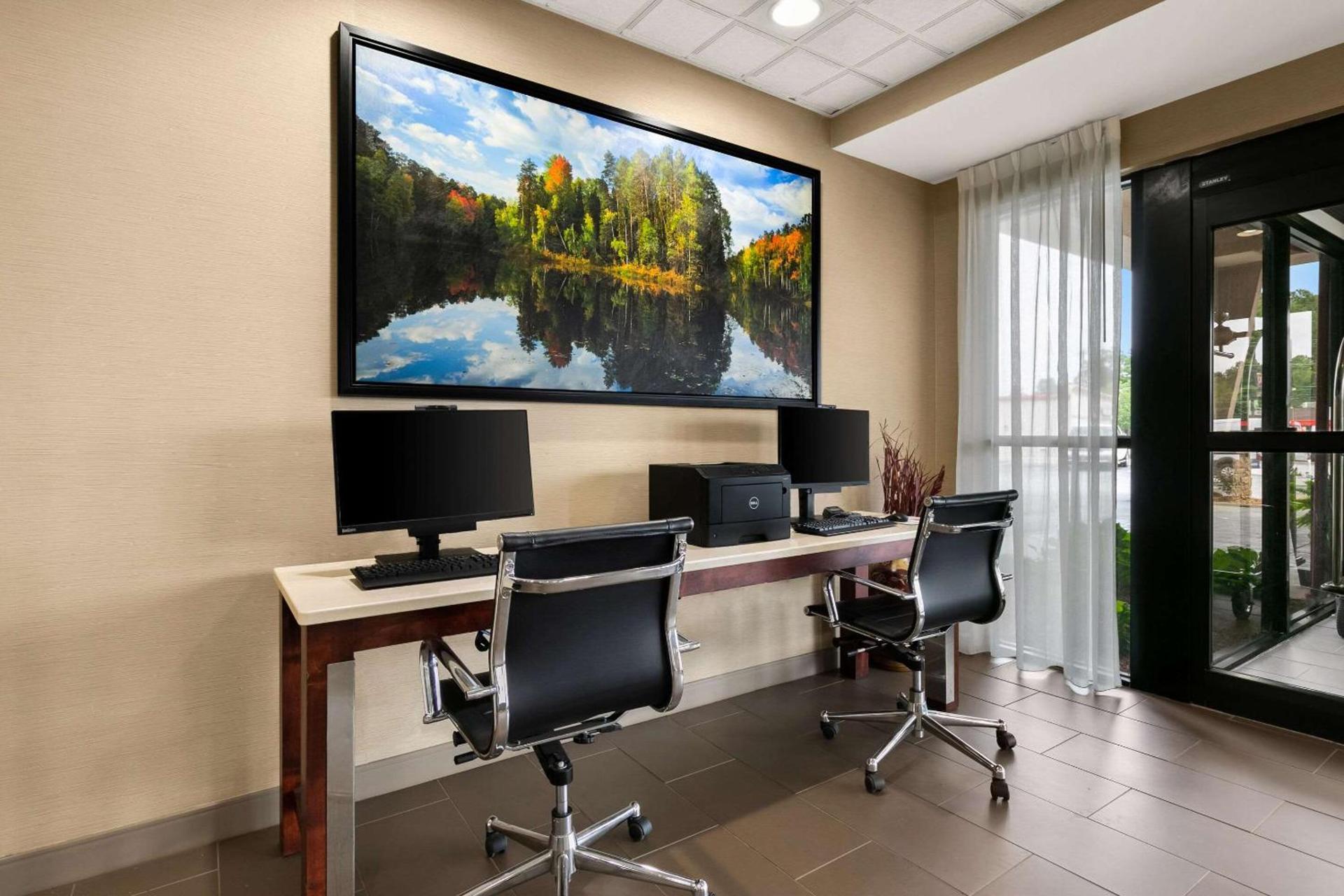 Comfort Suites Commerce photo 26