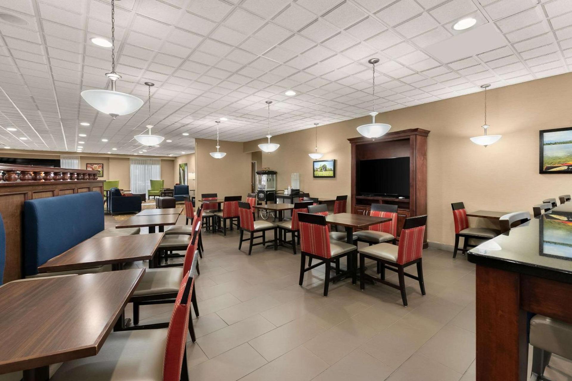 Comfort Suites Commerce photo 31