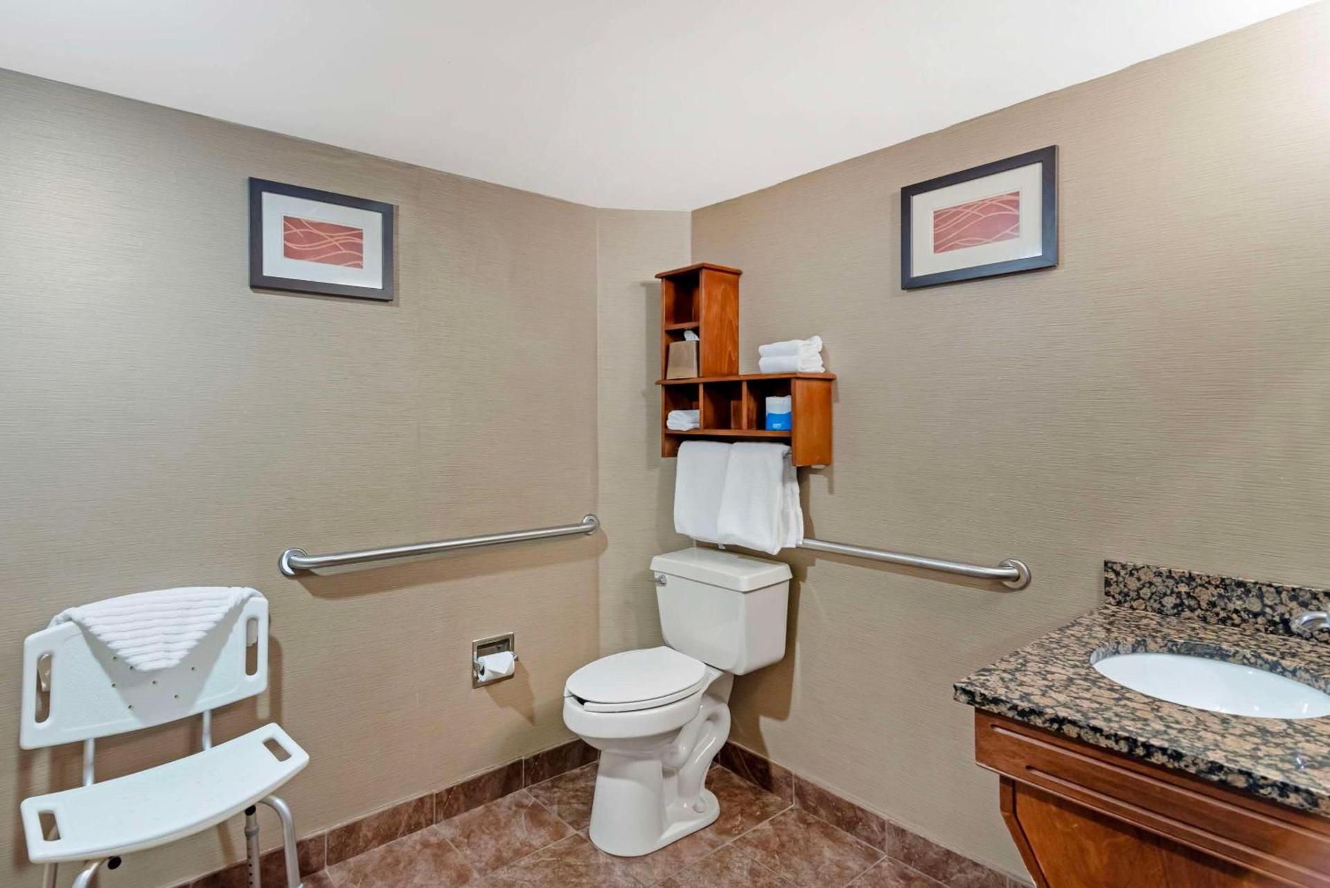 Comfort Inn Bangor North photo 11