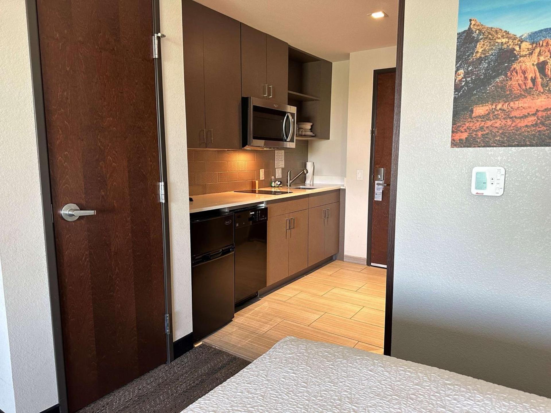 Best Western Plus Executive Residency Phoenix North Happy Valley photo 5