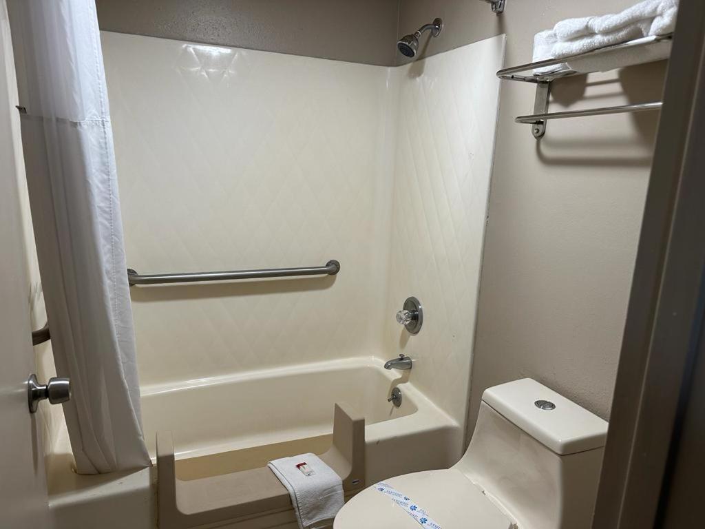 Travelodge by Wyndham Florence photo 30