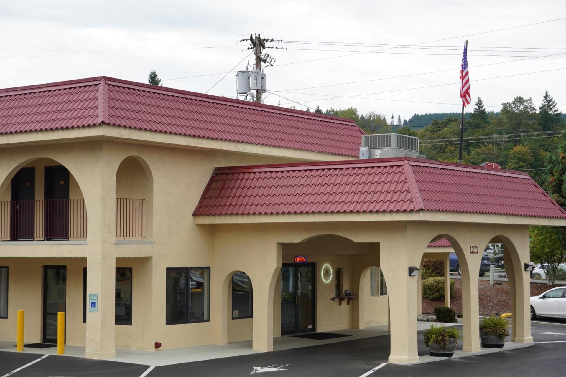 Timberland Inn & Suites photo 2