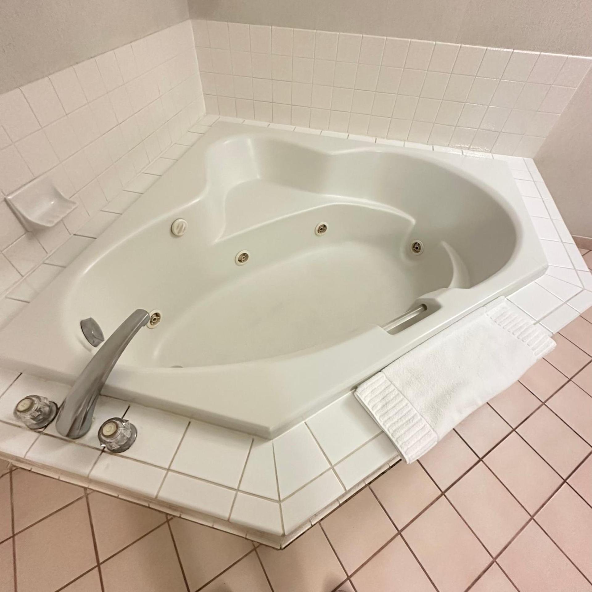 Timberland Inn & Suites photo 32