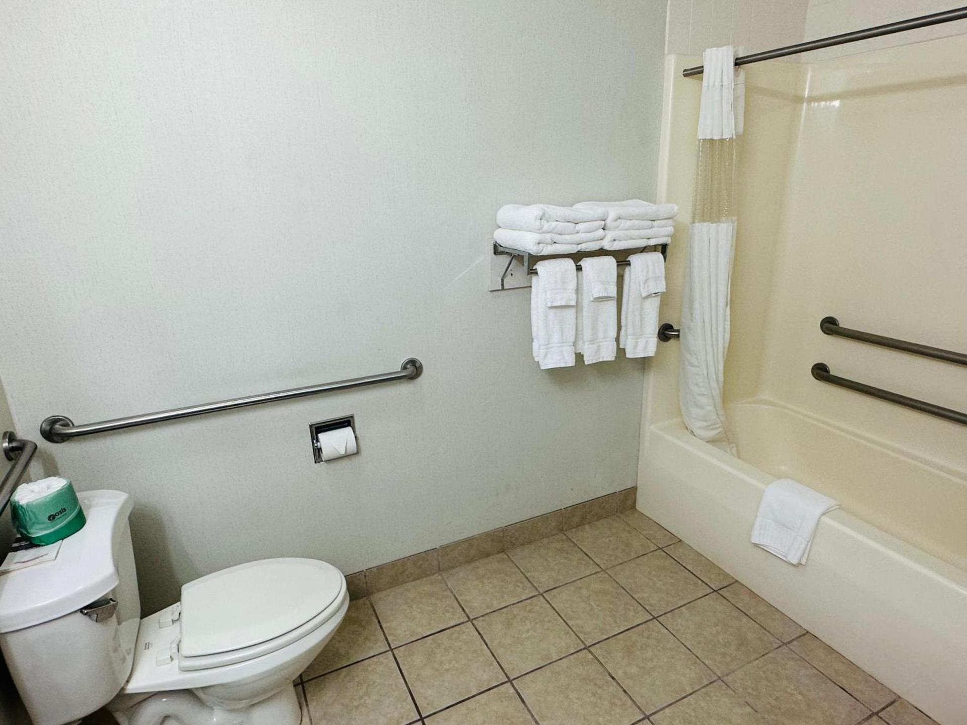 Timberland Inn & Suites photo 38