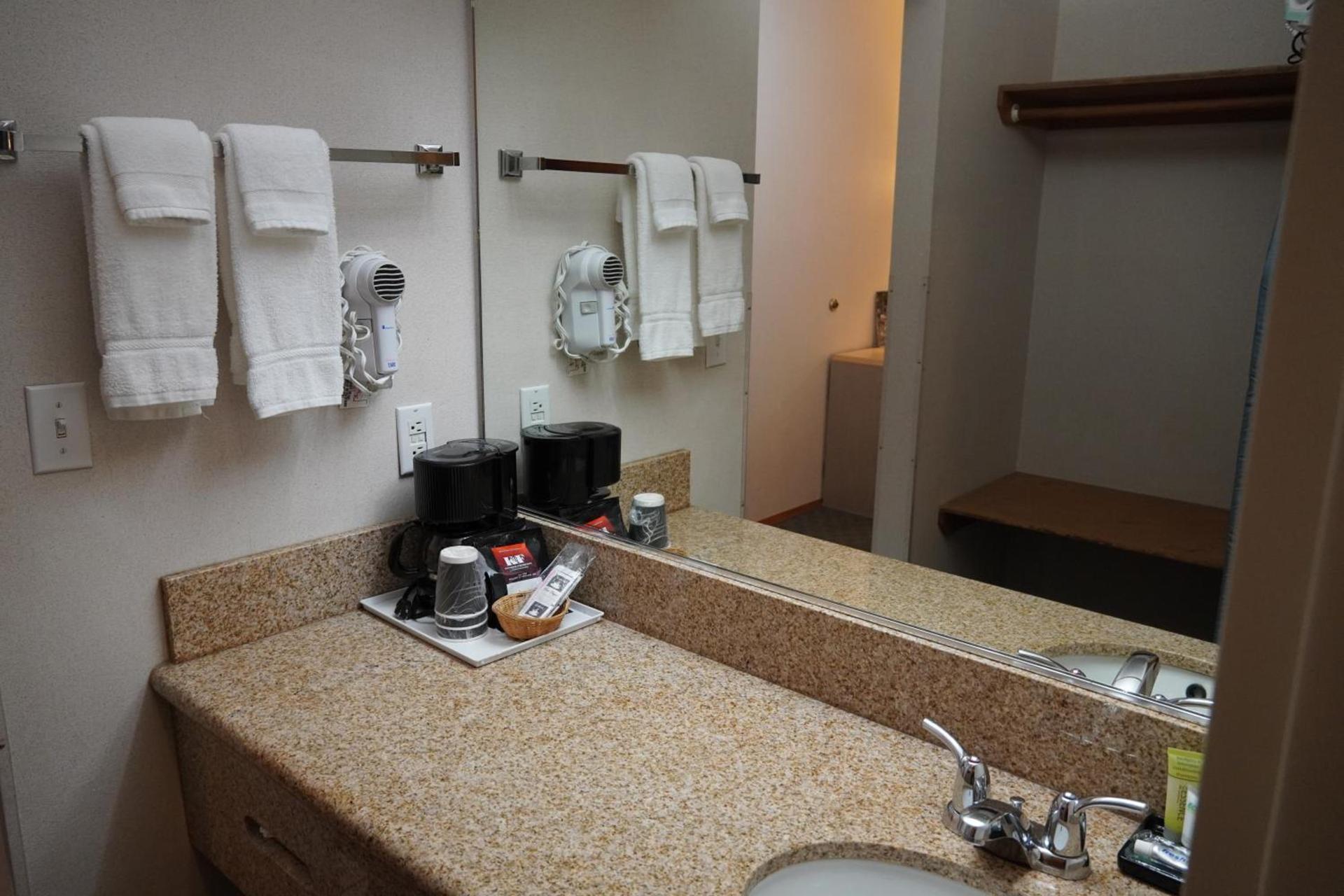 Timberland Inn & Suites photo 46