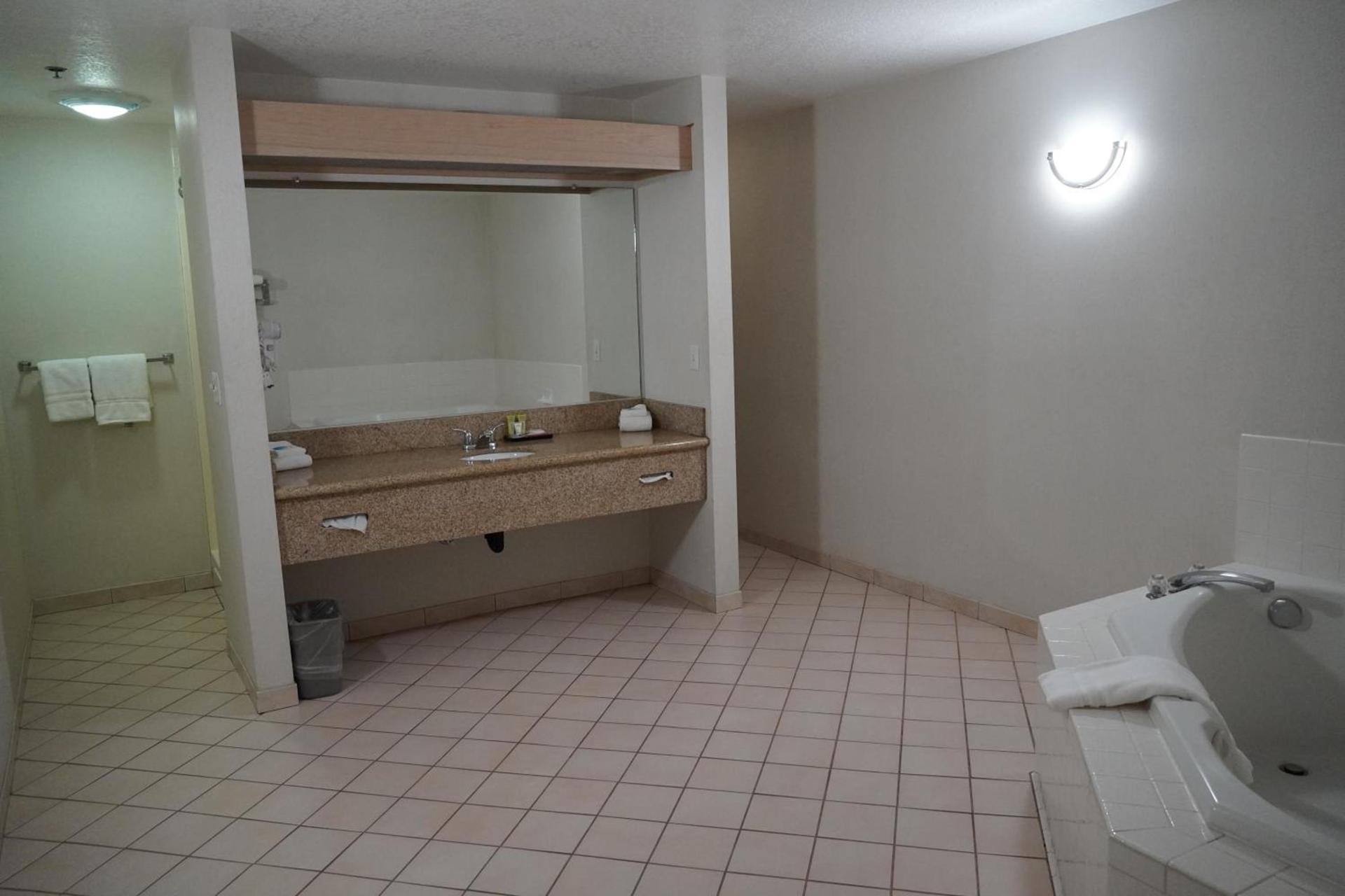 Timberland Inn & Suites photo 66
