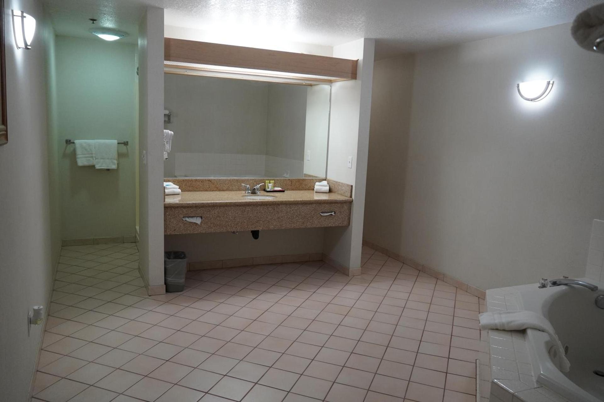 Timberland Inn & Suites photo 64