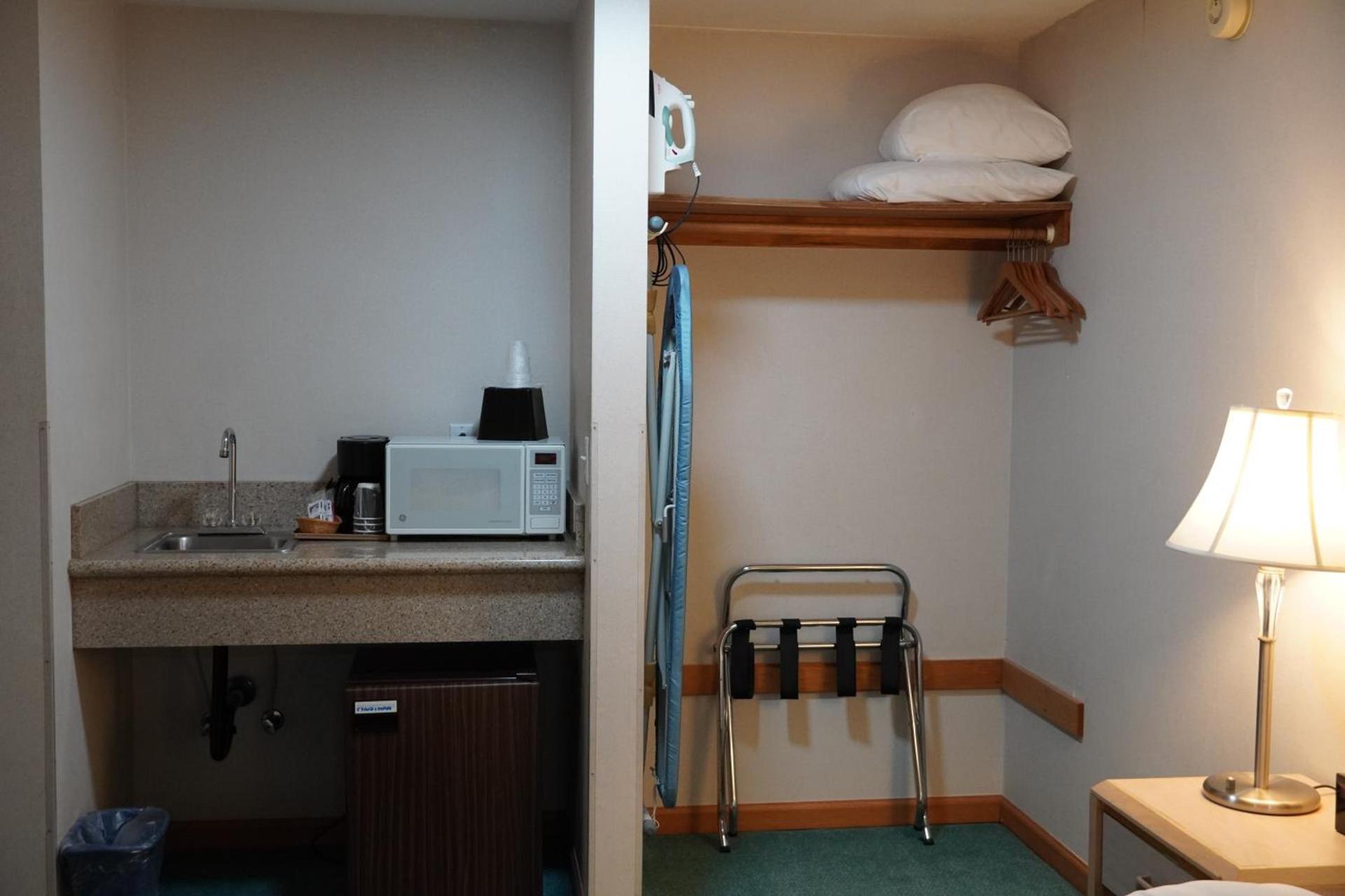 Timberland Inn & Suites photo 59