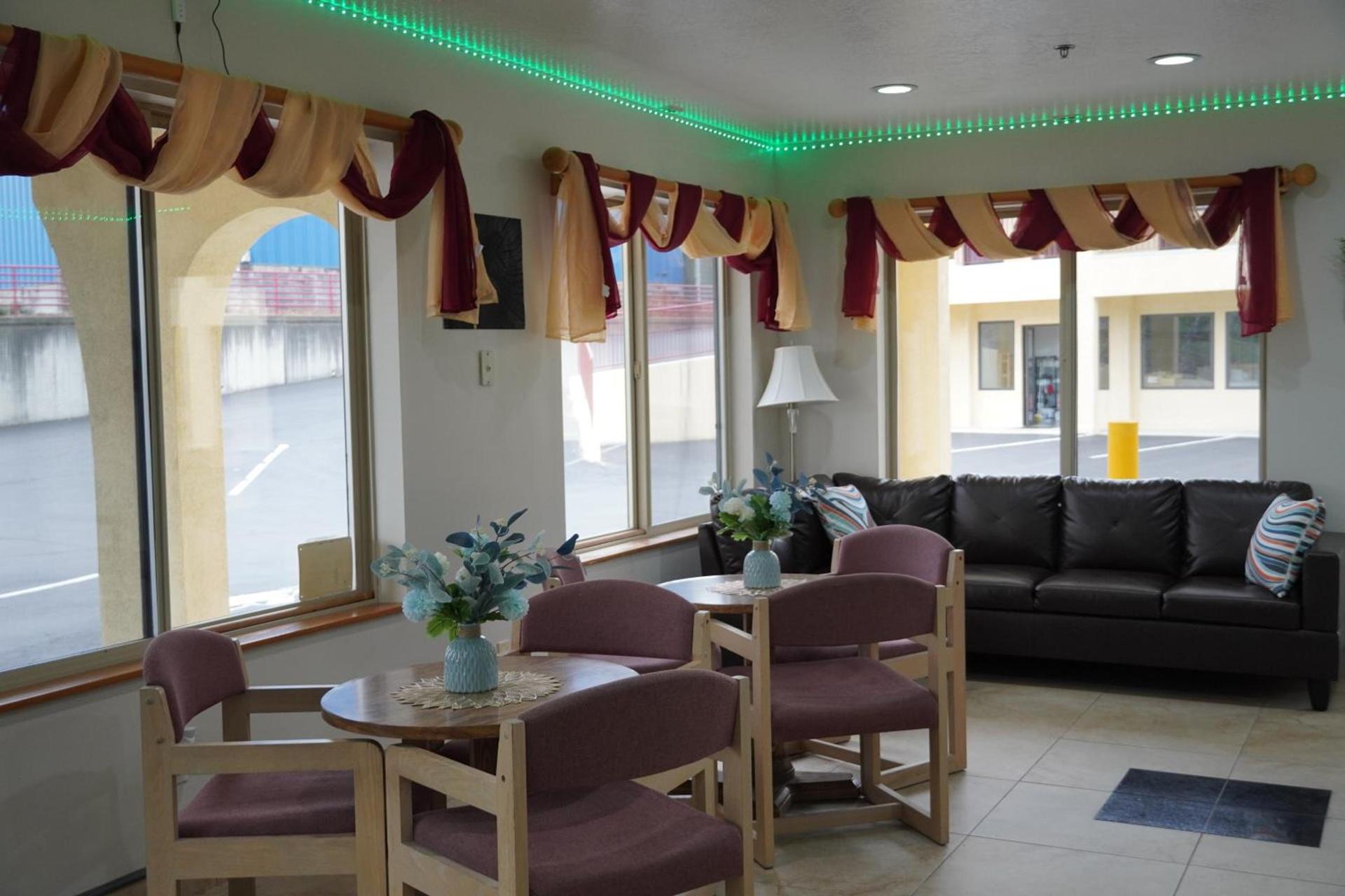 Timberland Inn & Suites photo 77