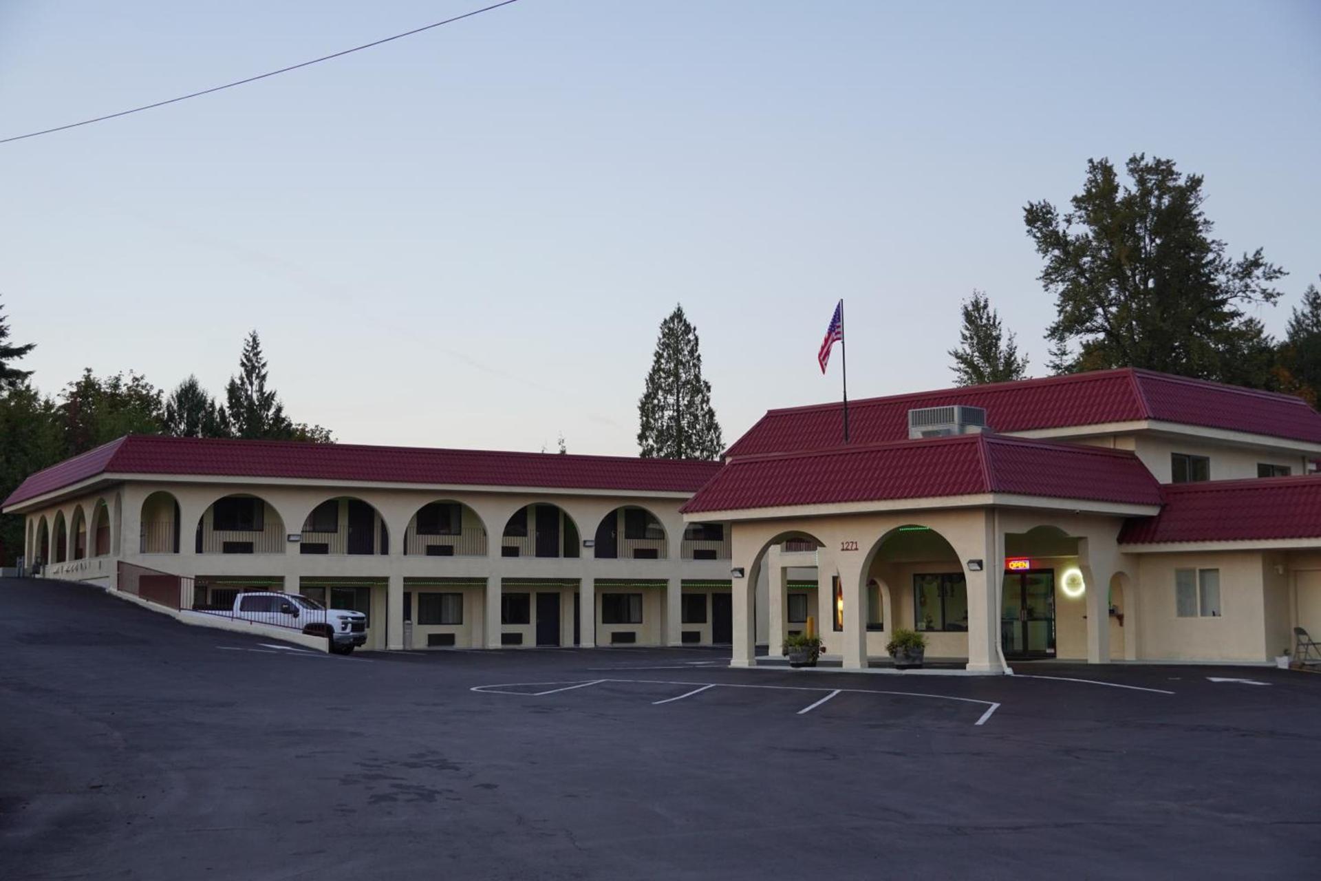 Timberland Inn & Suites photo 91